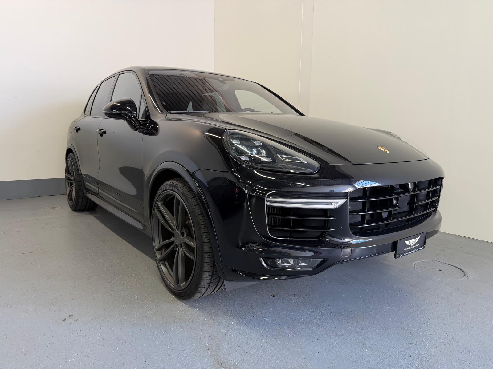 PORSCHE Cayenne Turbo-image-2