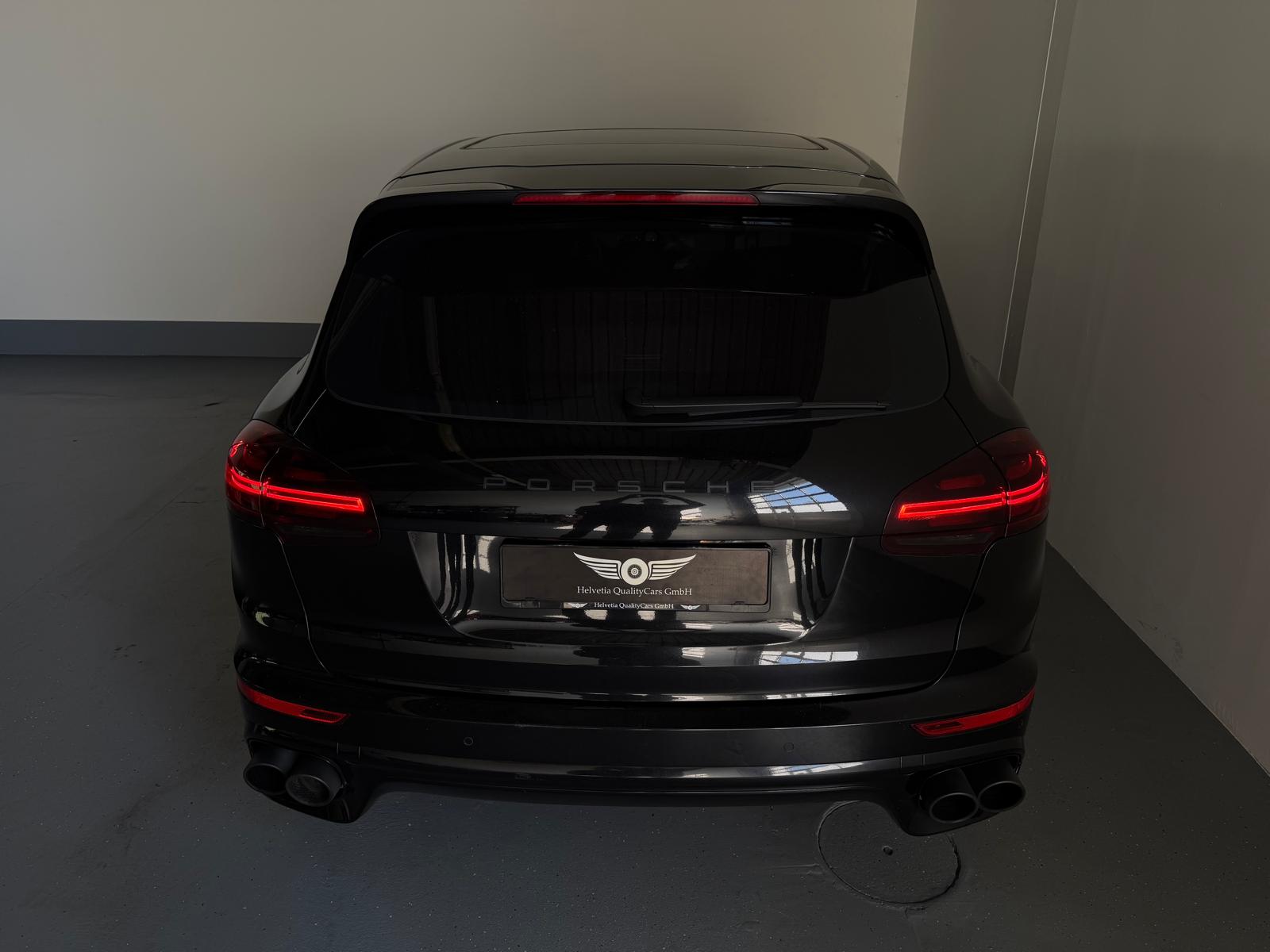 PORSCHE Cayenne Turbo-image-11