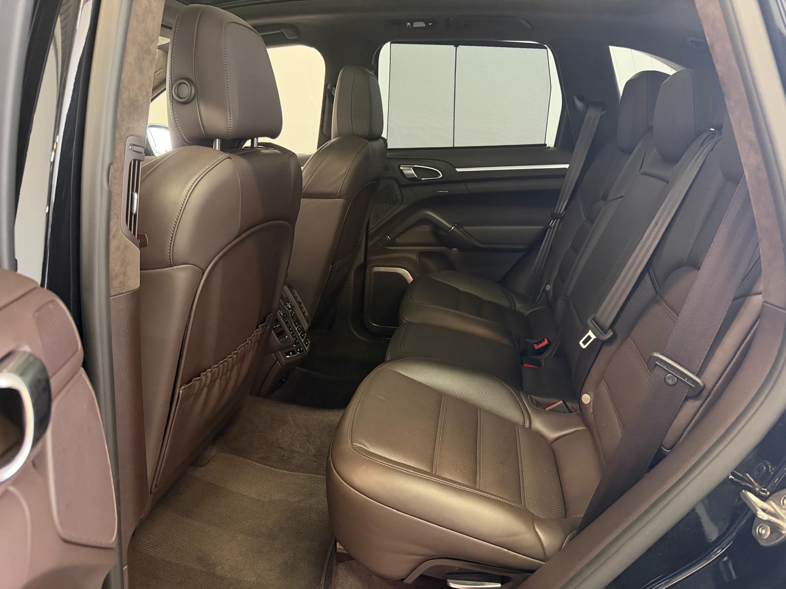 PORSCHE Cayenne Turbo-image-18