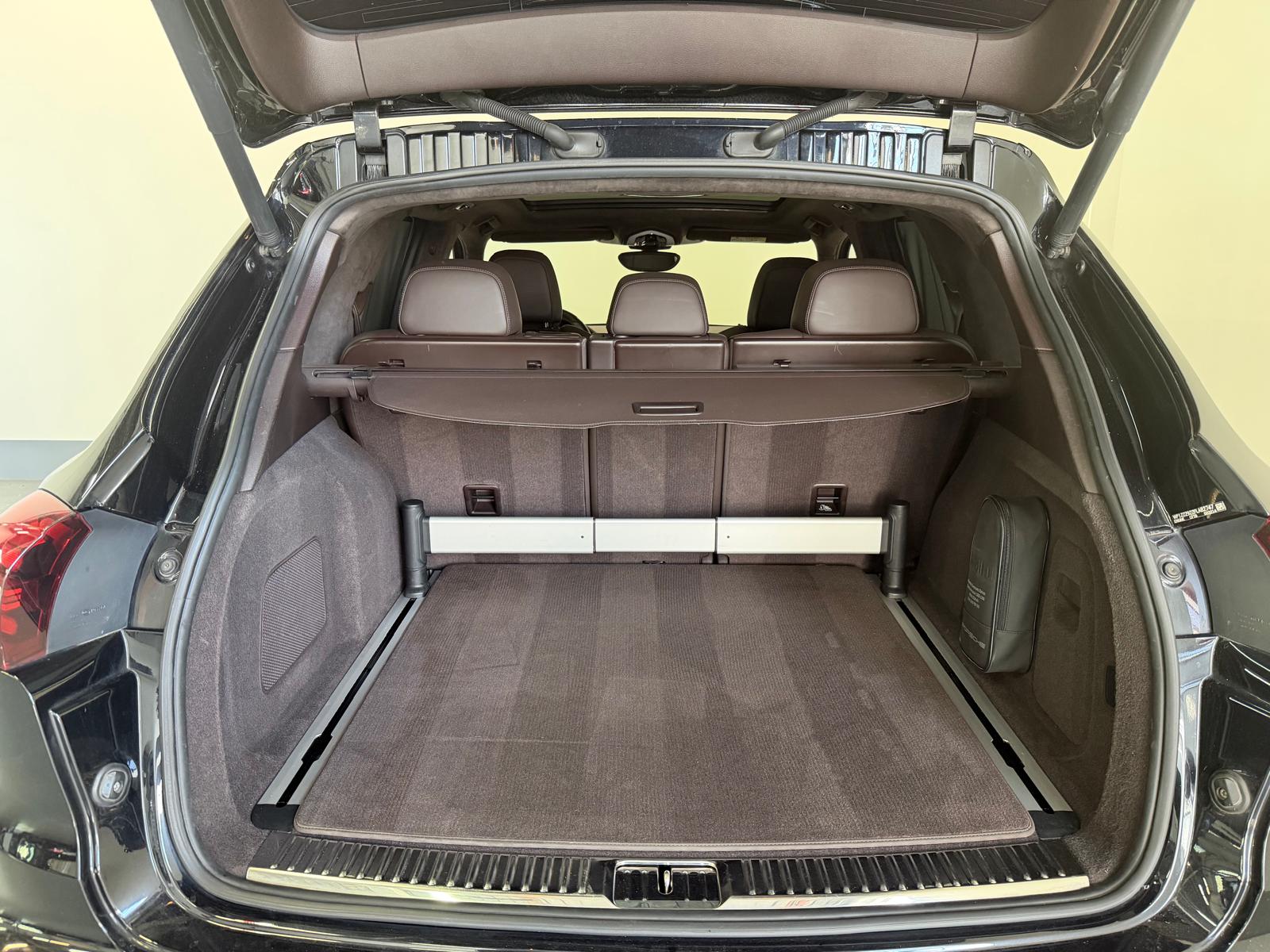 PORSCHE Cayenne Turbo-image-12