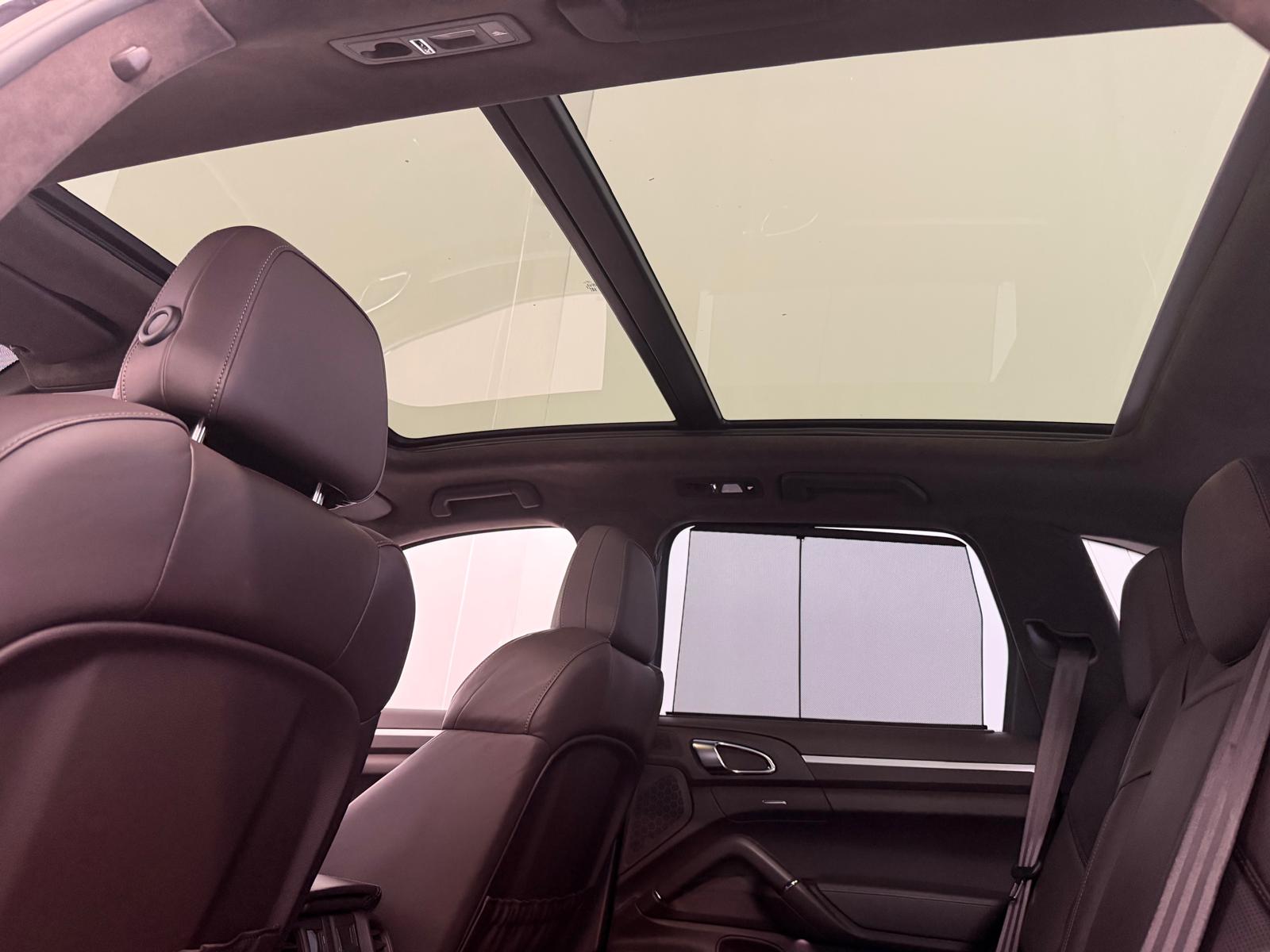PORSCHE Cayenne Turbo-image-17