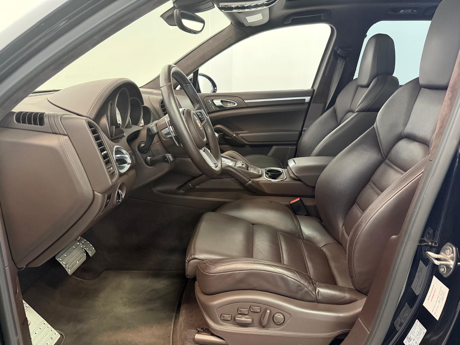 PORSCHE Cayenne Turbo-image-15