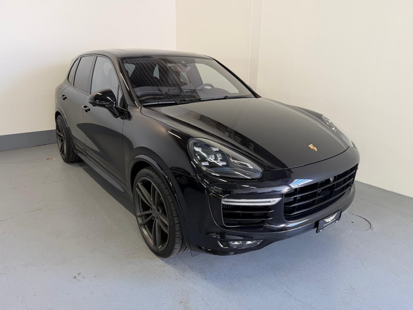 PORSCHE Cayenne Turbo-image-1