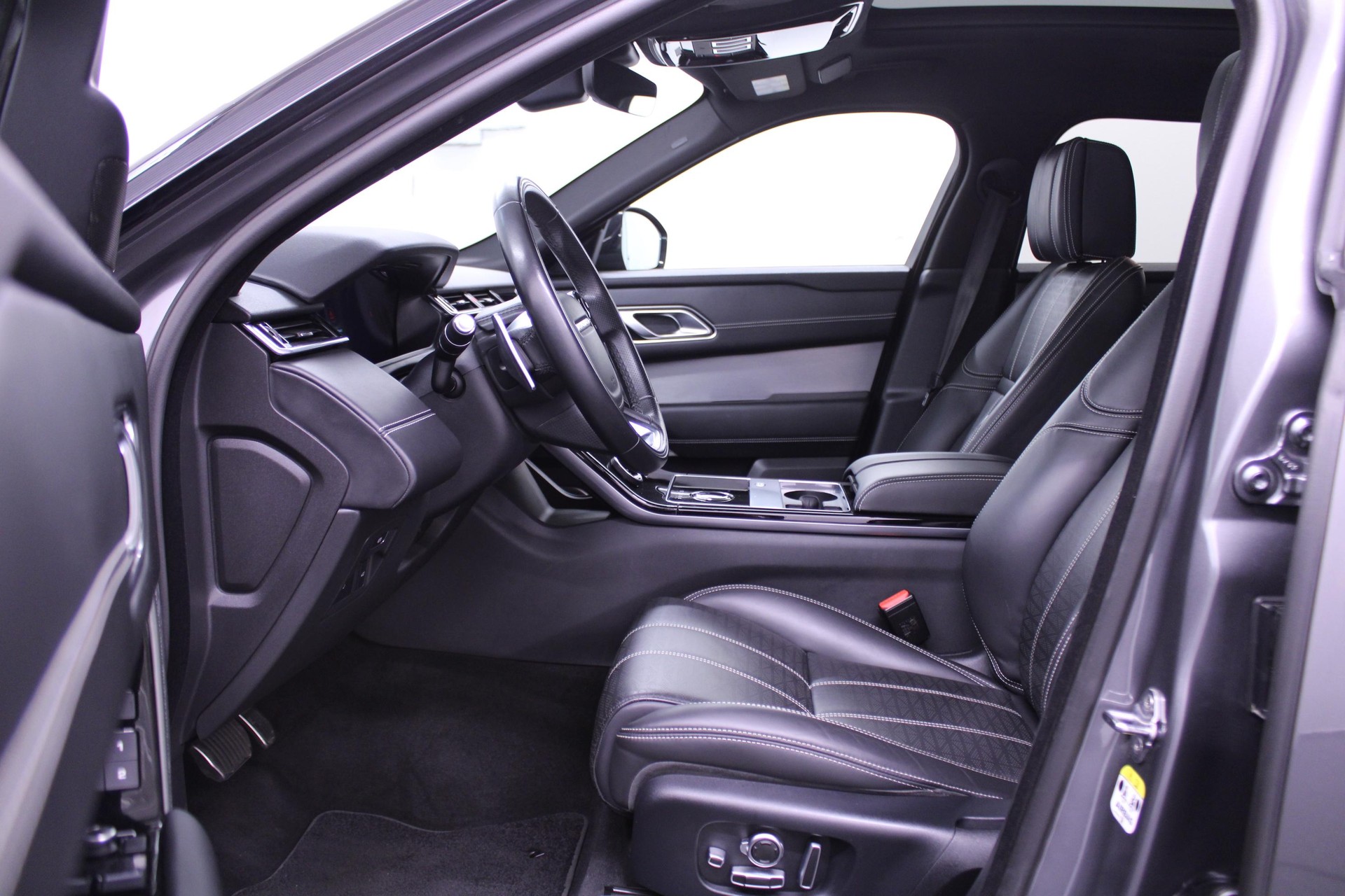 LAND ROVER Range Rover Velar 2.0 T 300 R-Dynamic HSE-image-4