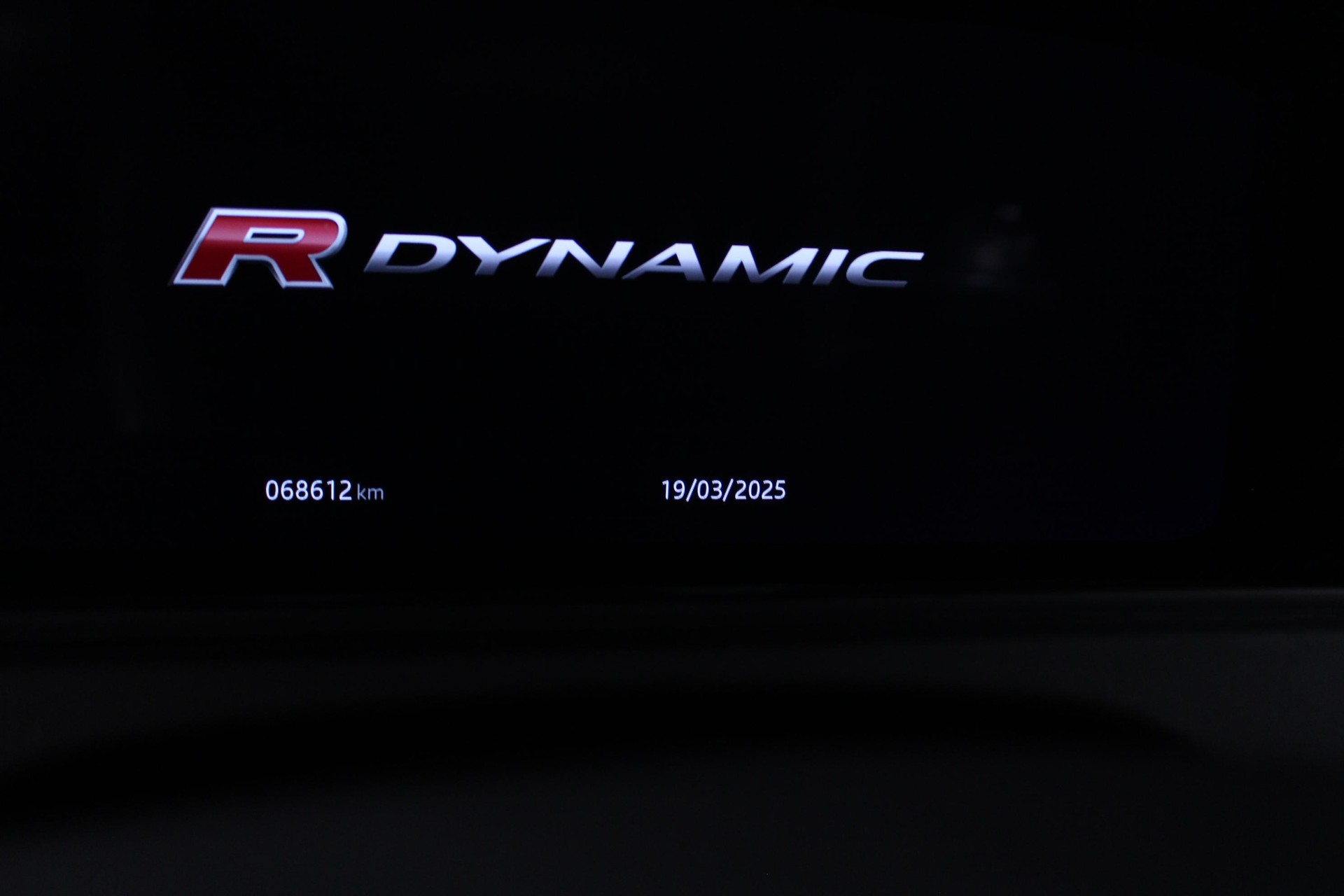 LAND ROVER Range Rover Velar 2.0 T 300 R-Dynamic HSE-image-10