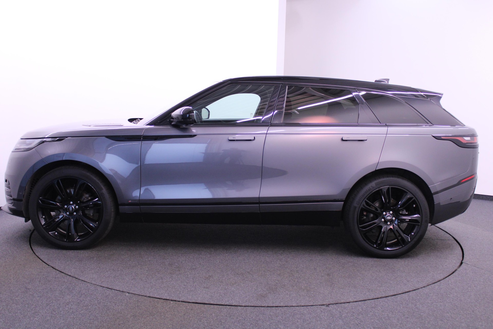 LAND ROVER Range Rover Velar 2.0 T 300 R-Dynamic HSE-image-2