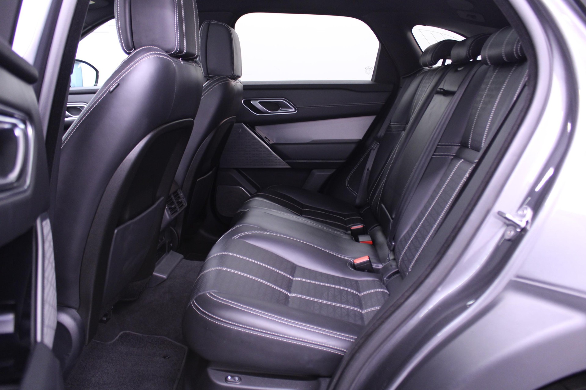 LAND ROVER Range Rover Velar 2.0 T 300 R-Dynamic HSE-image-6