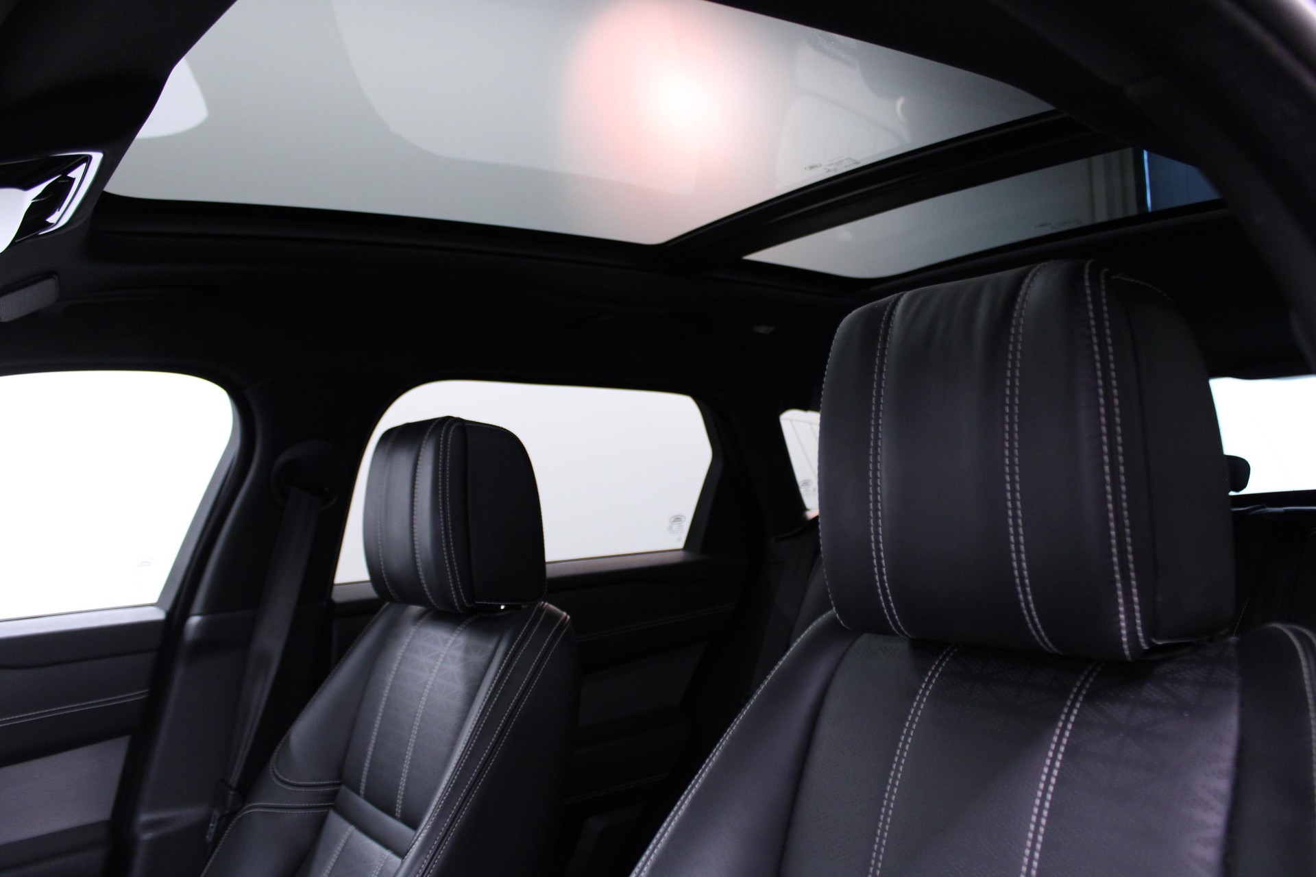 LAND ROVER Range Rover Velar 2.0 T 300 R-Dynamic HSE-image-5