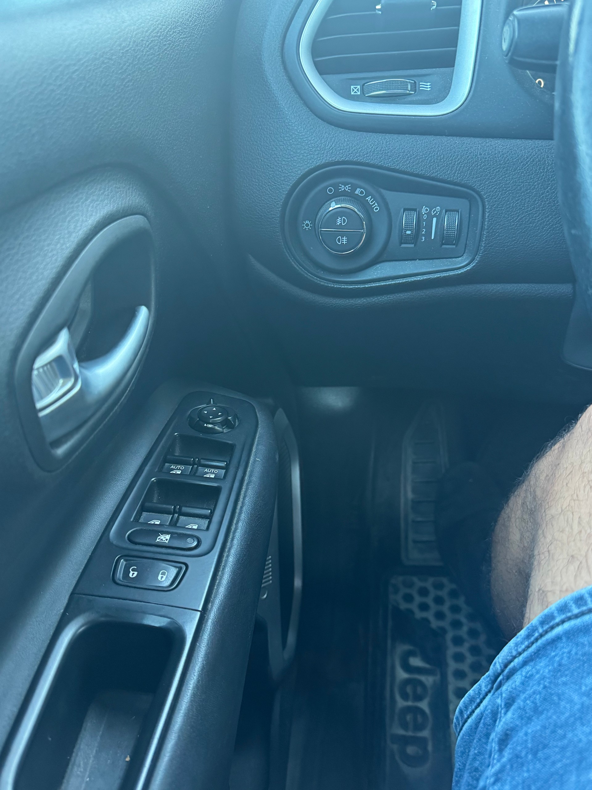 JEEP Renegade 1.4 Turbo Limited AWD-image-11