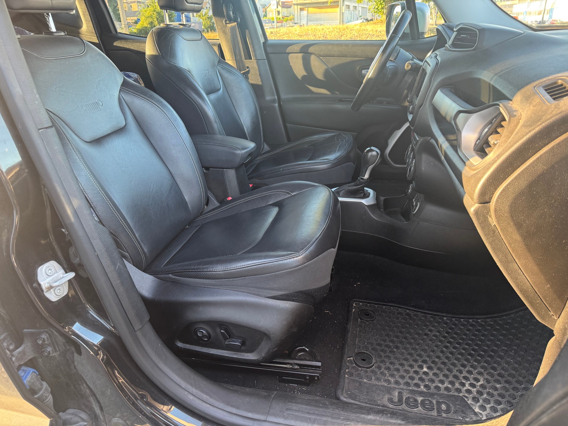 JEEP Renegade 1.4 Turbo Limited AWD-image-7