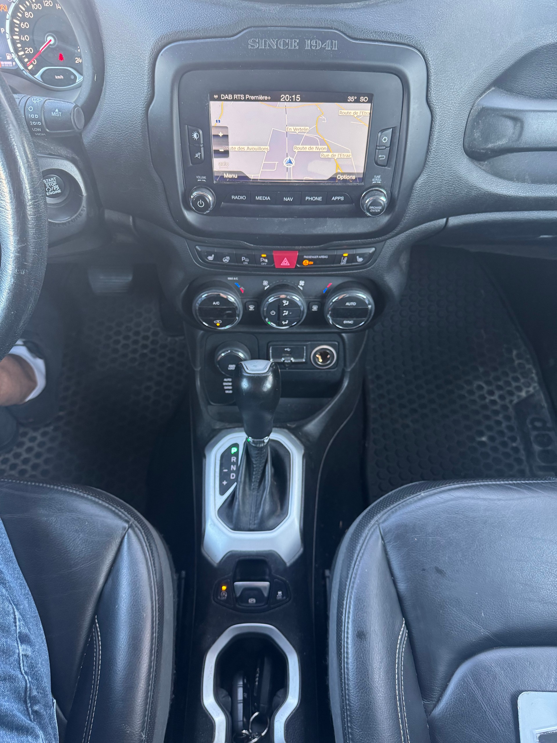 JEEP Renegade 1.4 Turbo Limited AWD-image-8