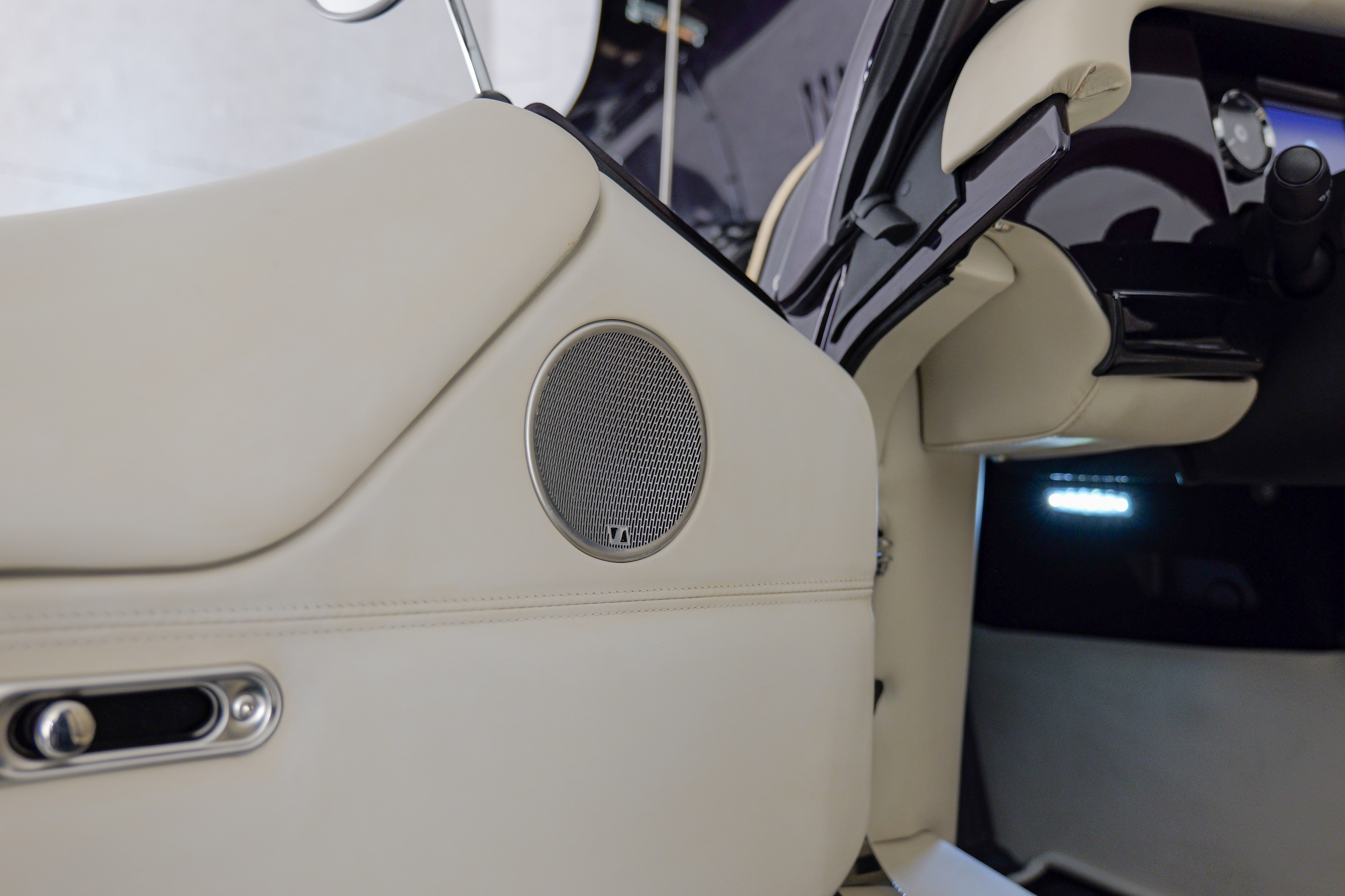 Plus Six 3.0 Bespoke Automatik