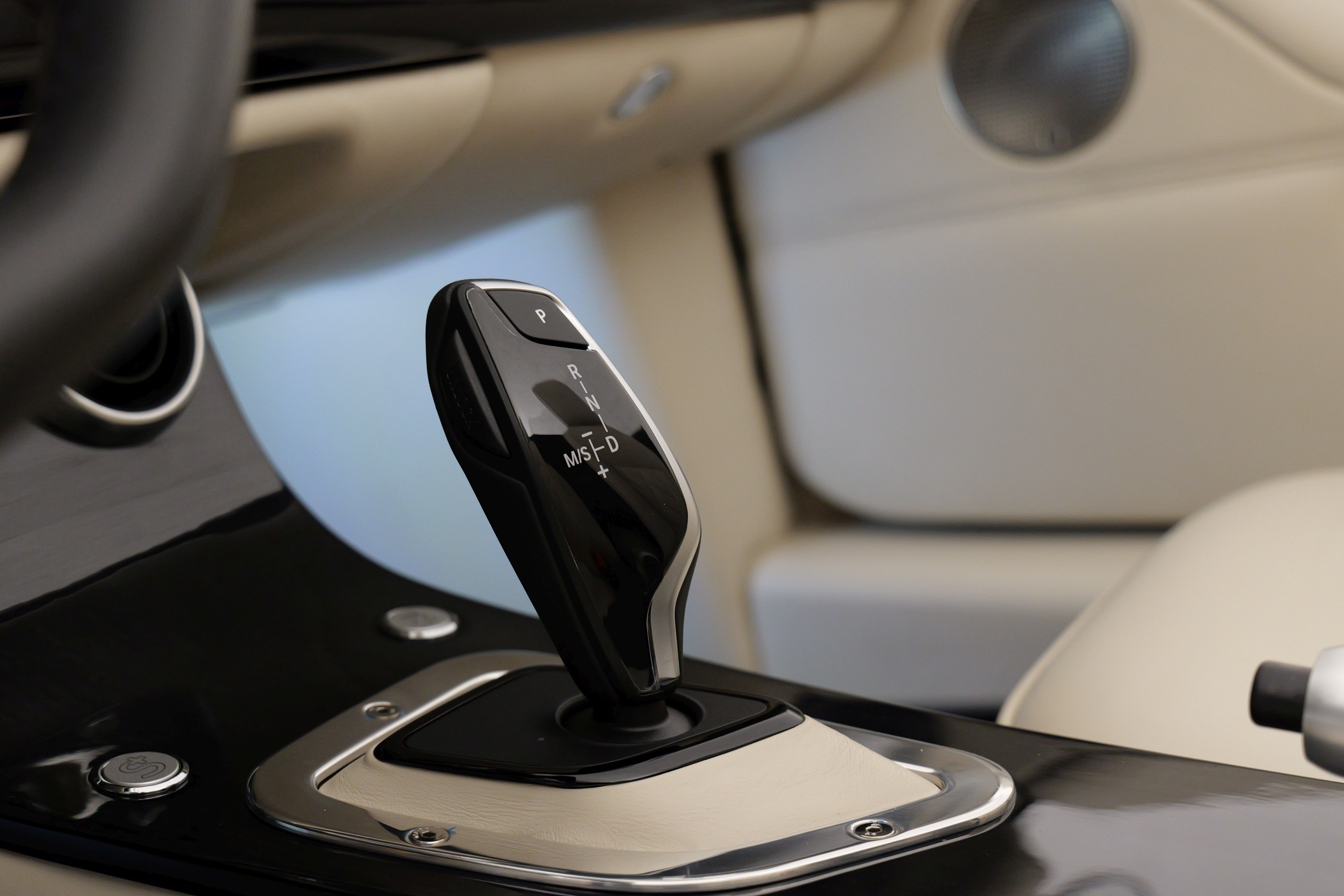 Plus Six 3.0 Bespoke Automatik