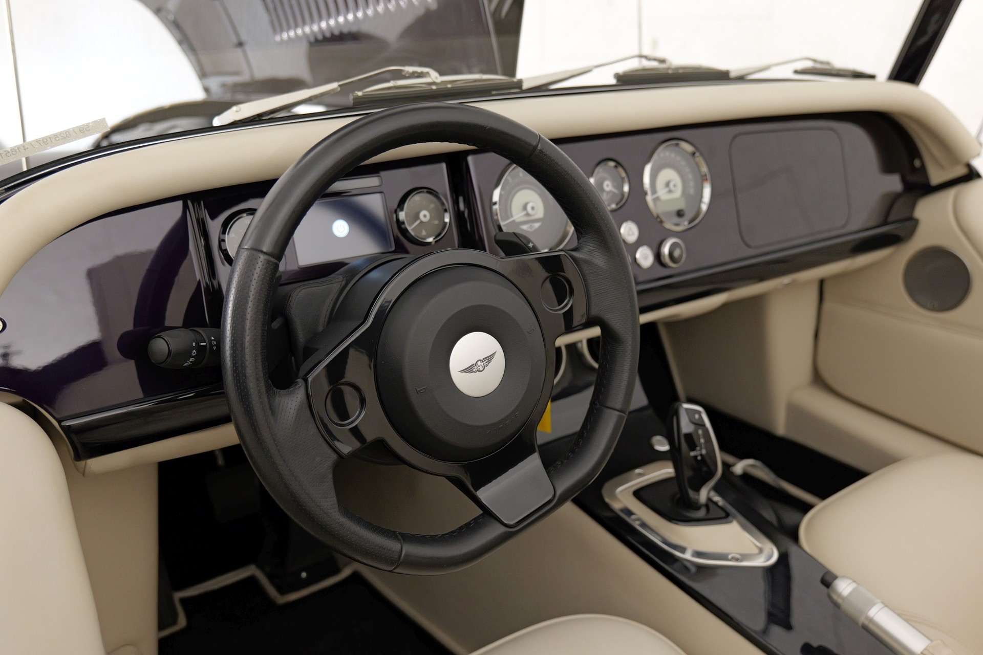 MORGAN Plus Six 3.0 Bespoke Automatik-image-15