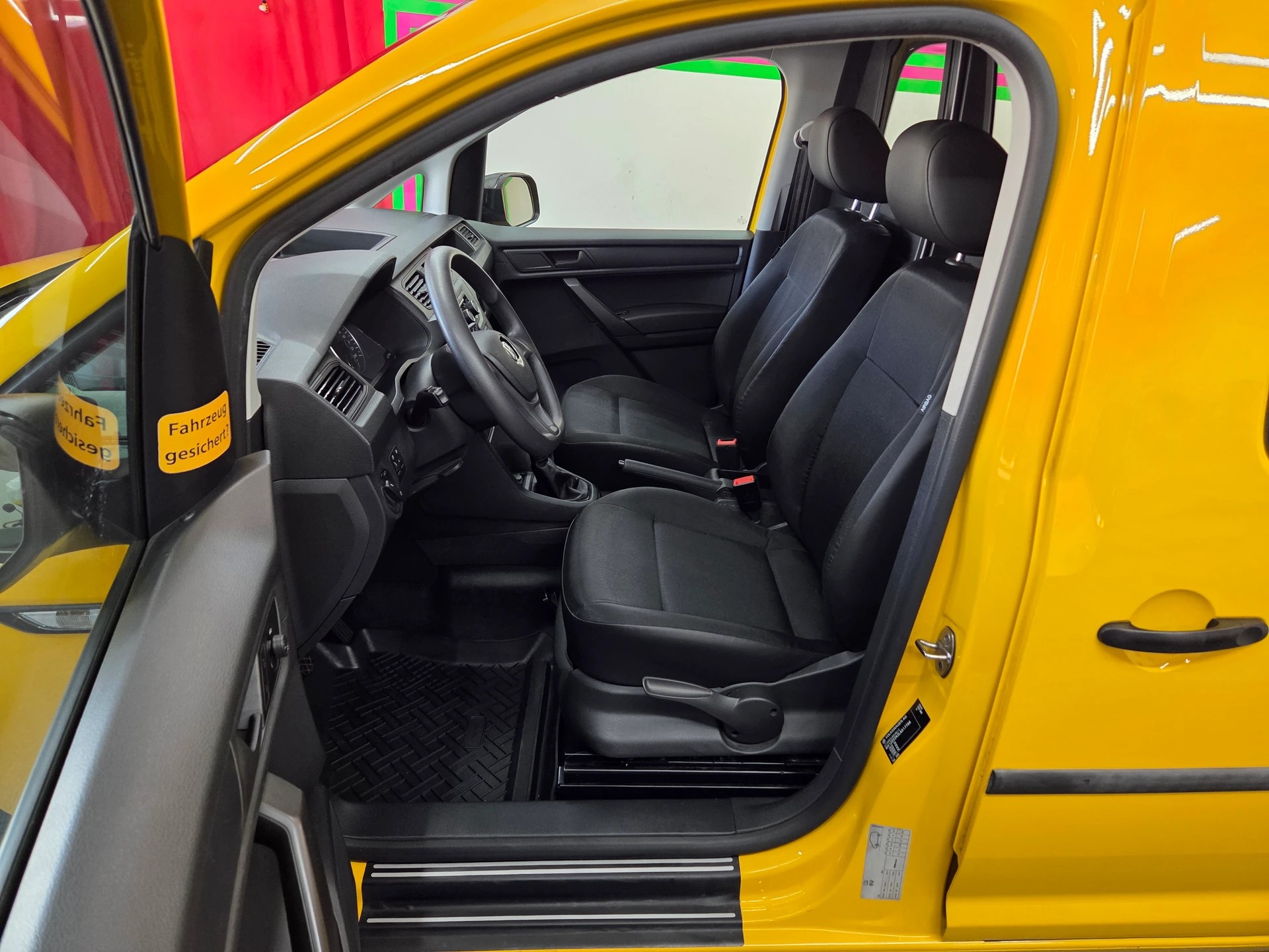 VW Caddy Maxi 1.0TSI BlueMotion Technology-image-9