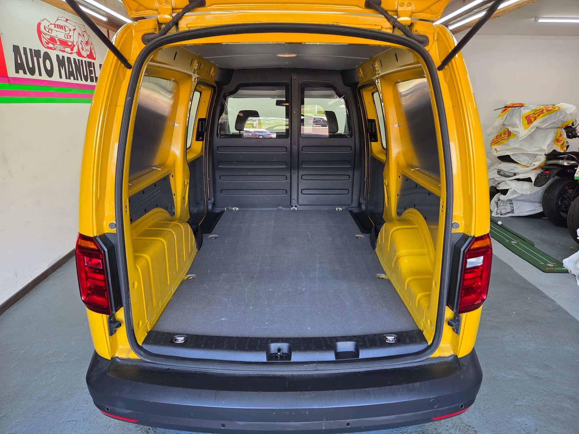 VW Caddy Maxi 1.0TSI BlueMotion Technology-image-13