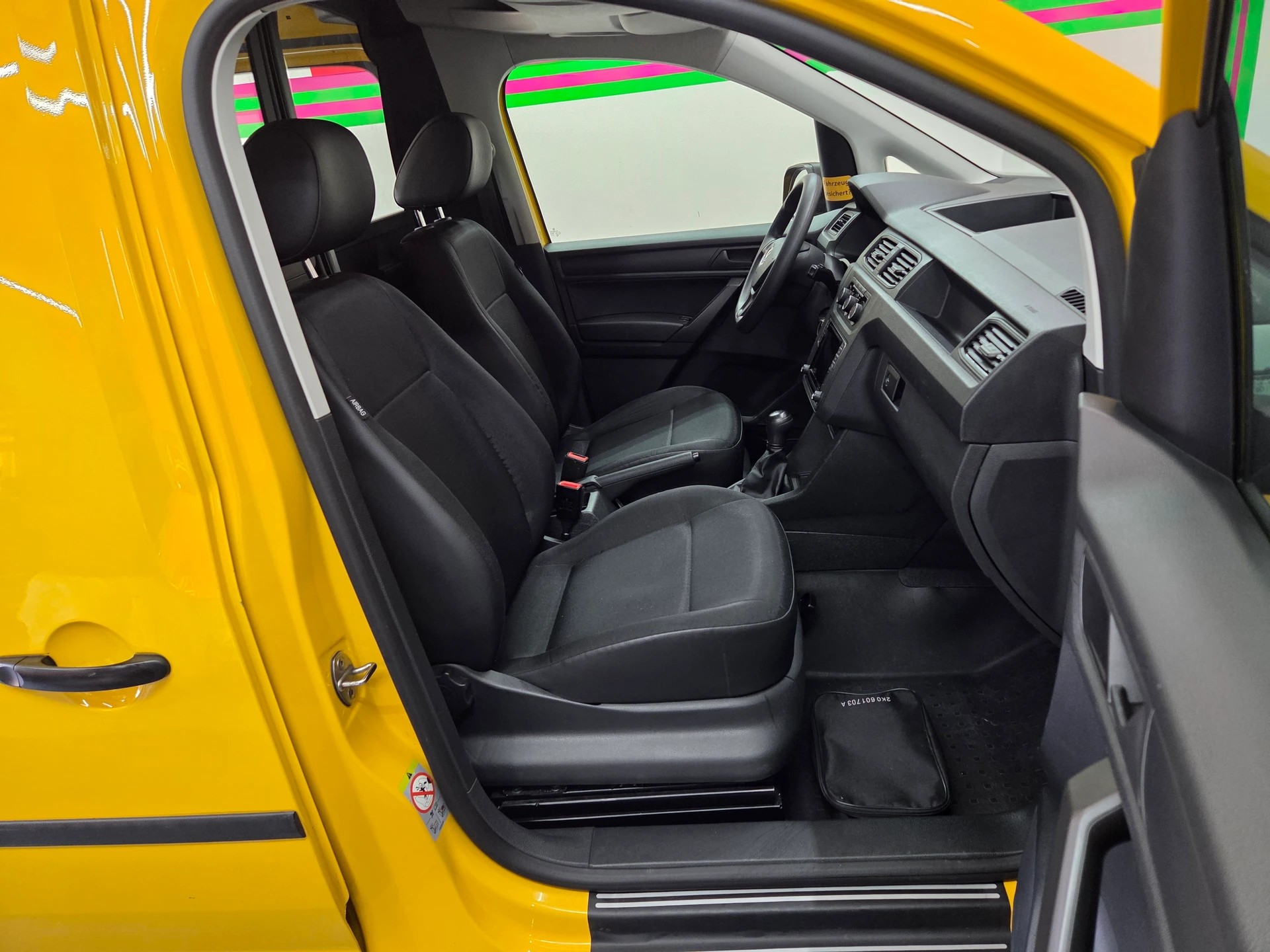 VW Caddy Maxi 1.0TSI BlueMotion Technology-image-10