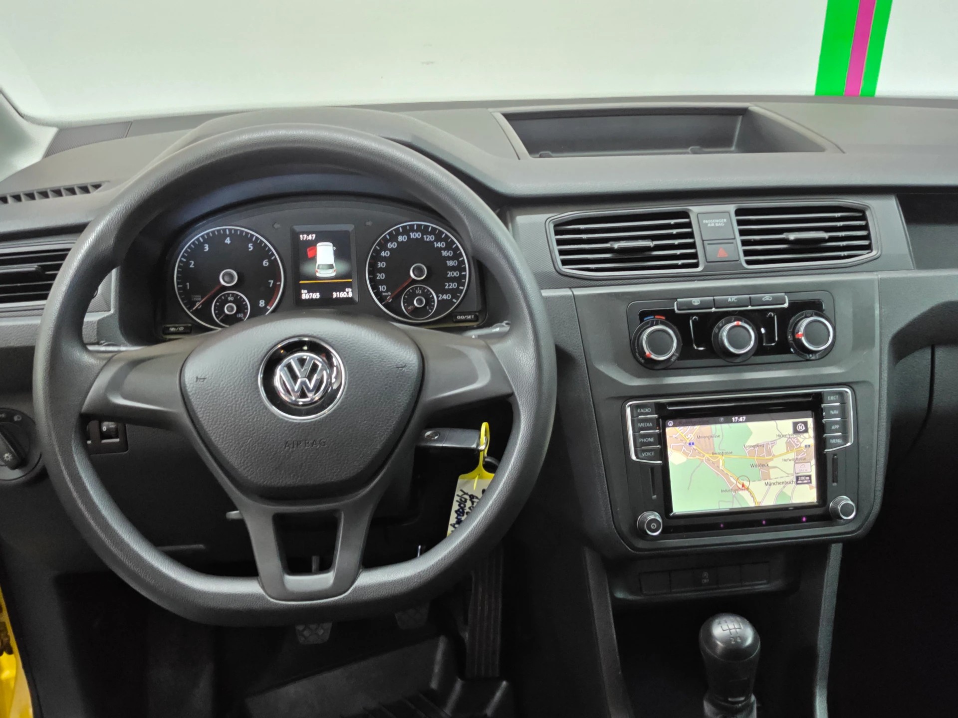 VW Caddy Maxi 1.0TSI BlueMotion Technology-image-8