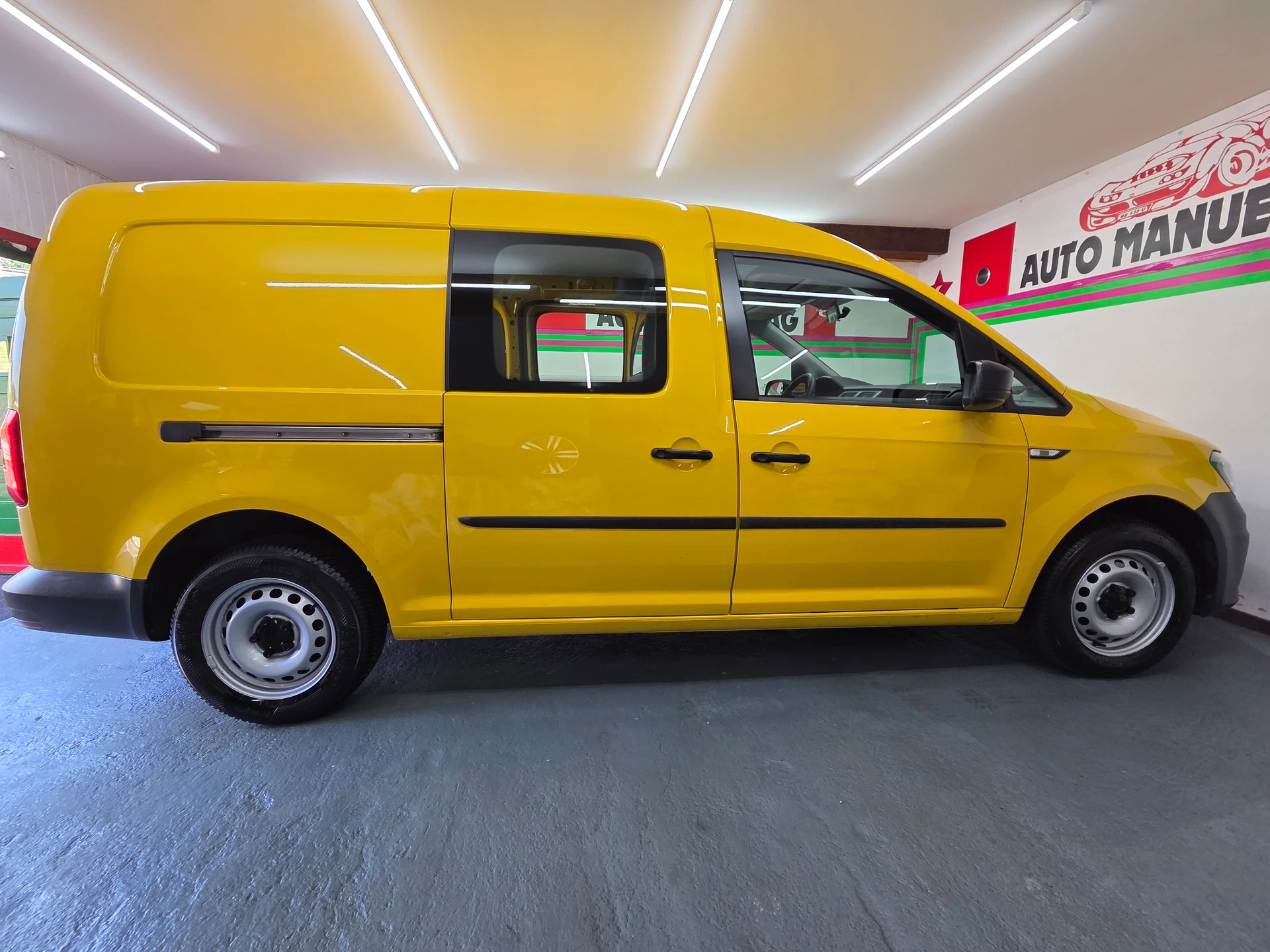 VW Caddy Maxi 1.0TSI BlueMotion Technology-image-3