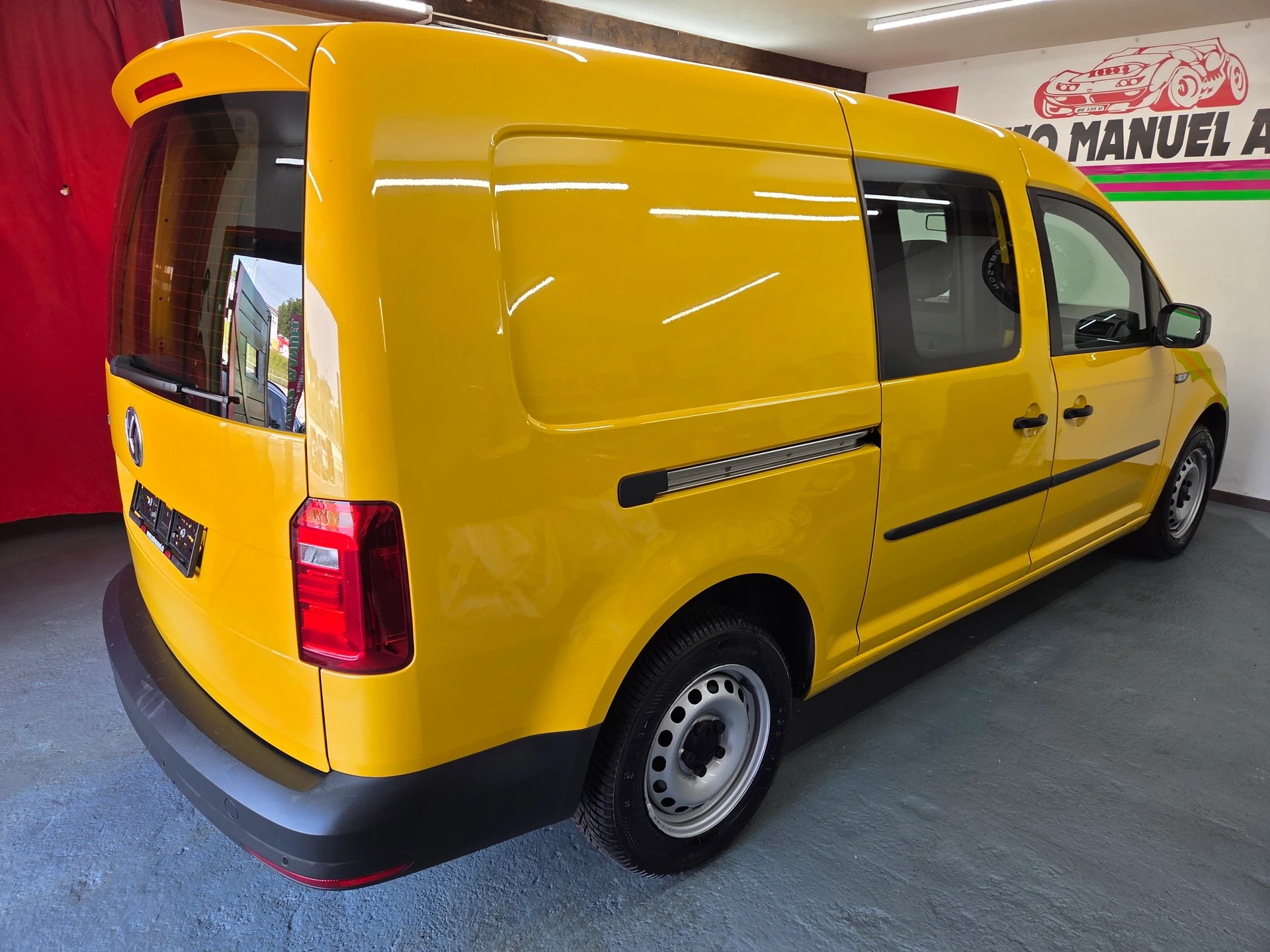 VW Caddy Maxi 1.0TSI BlueMotion Technology-image-6