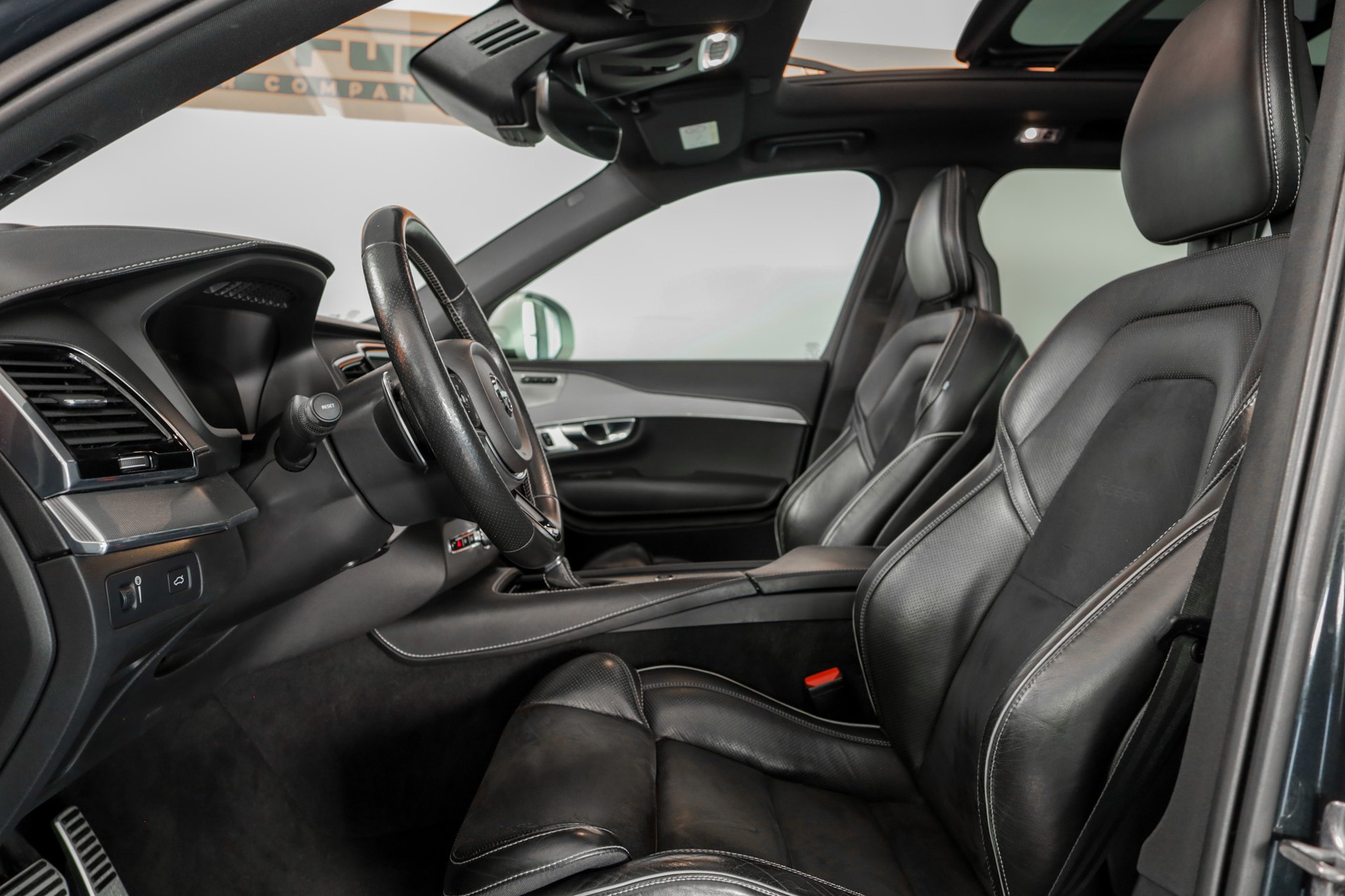 VOLVO XC90 T6 AWD R-Design Geartronic-image-6
