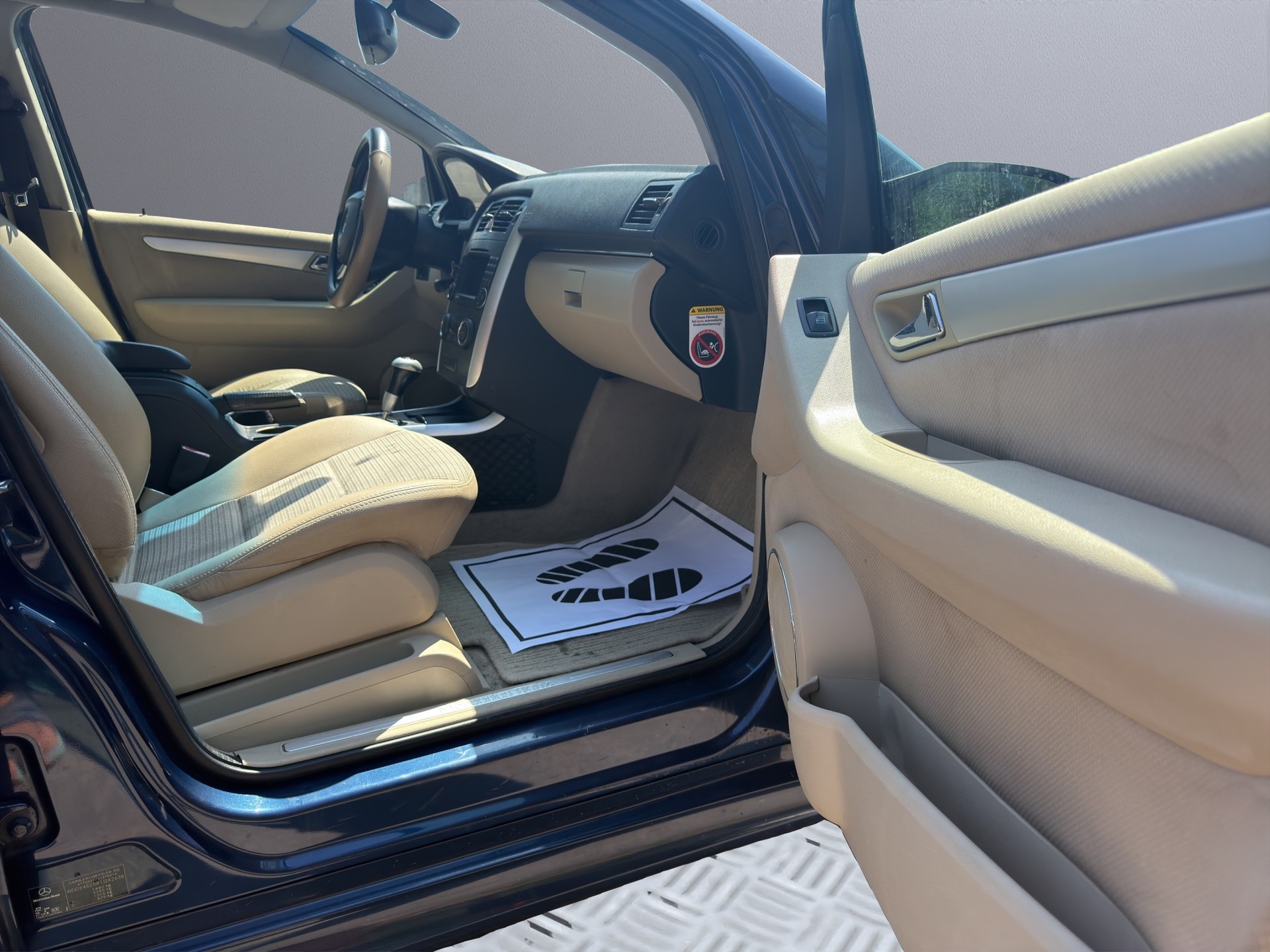 MERCEDES-BENZ B 200 CDI-image-11