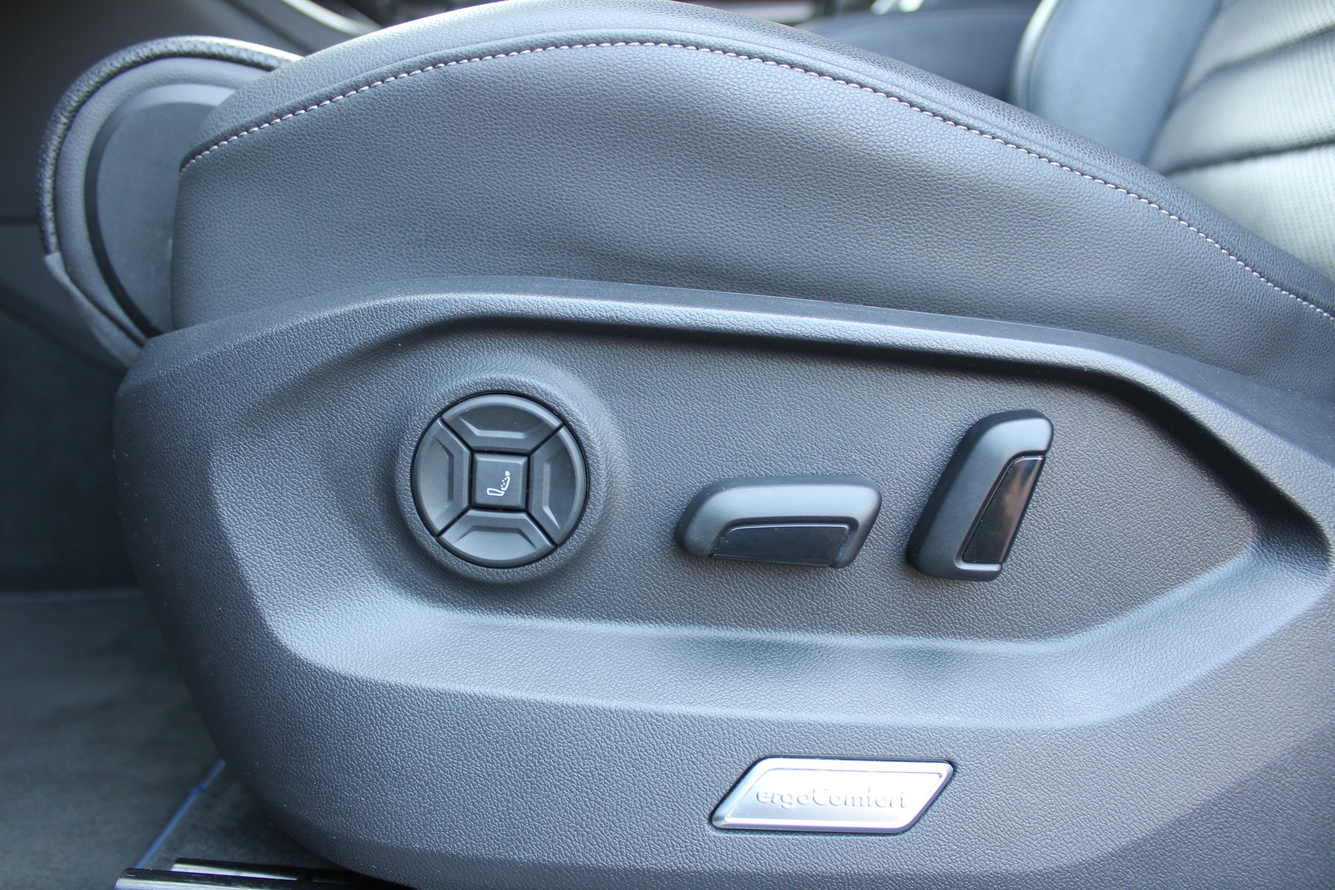 VW Touareg 3.0 TSI eHybrid R Tiptronic-image-19