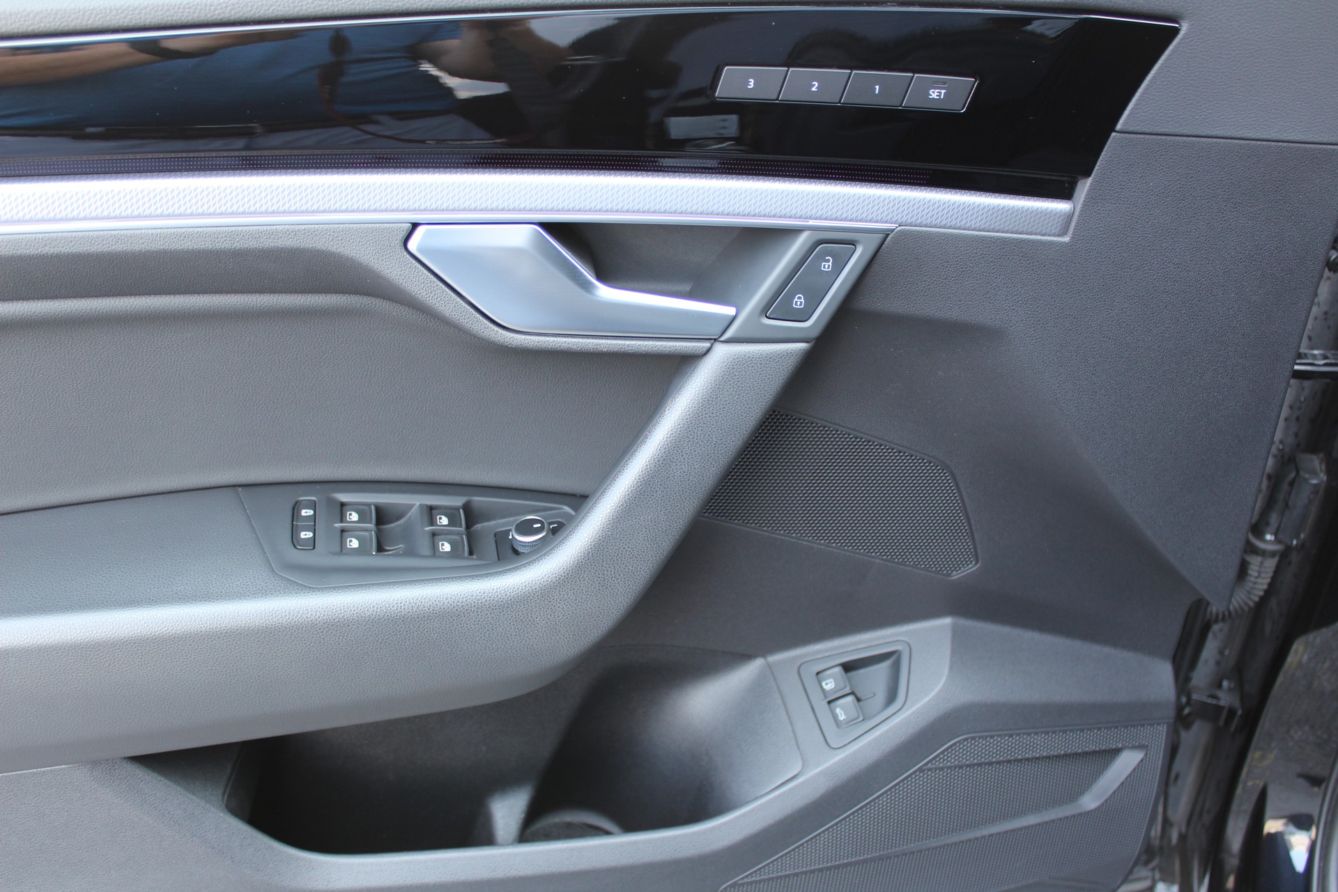 VW Touareg 3.0 TSI eHybrid R Tiptronic-image-18