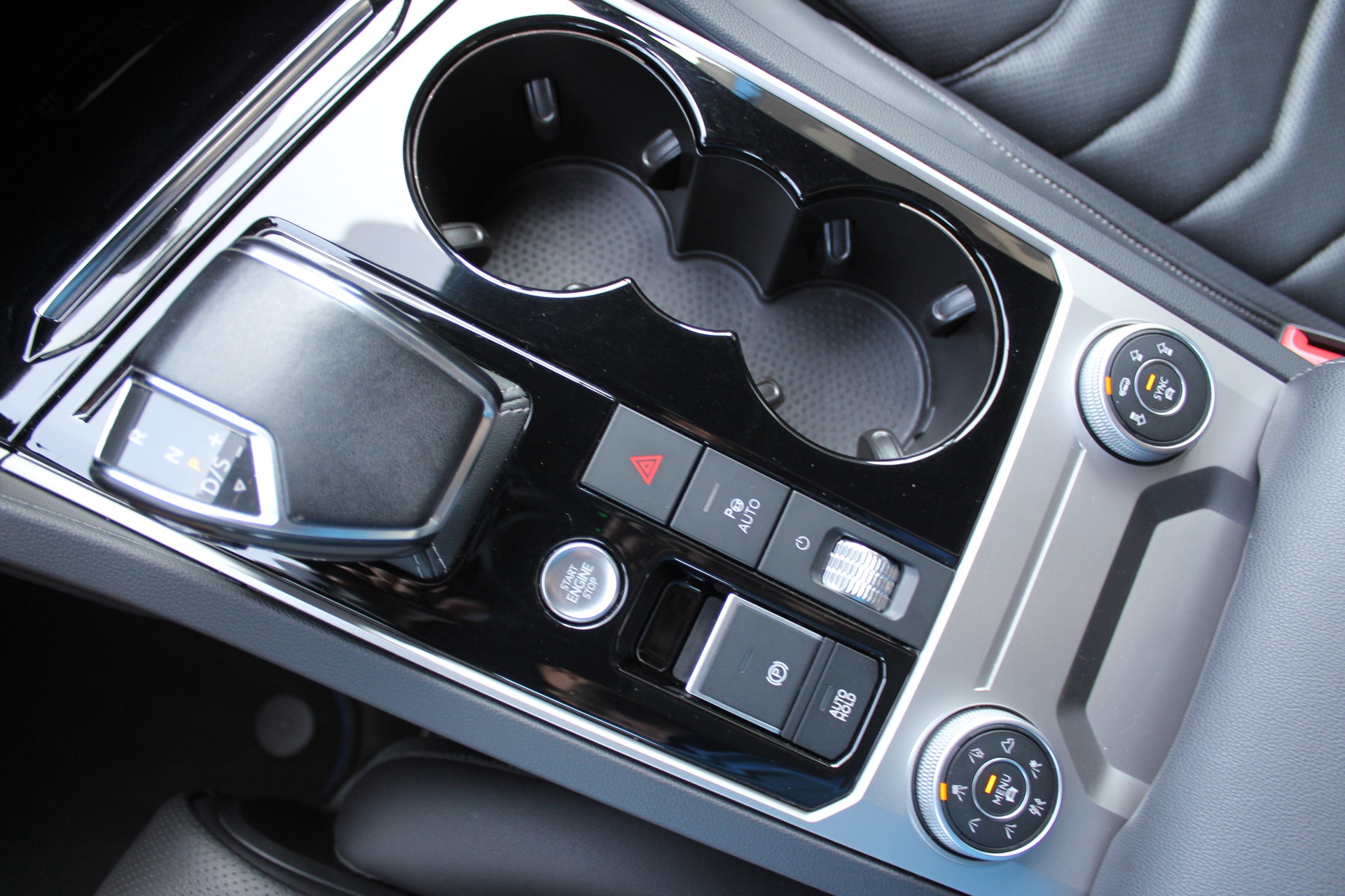VW Touareg 3.0 TSI eHybrid R Tiptronic-image-21