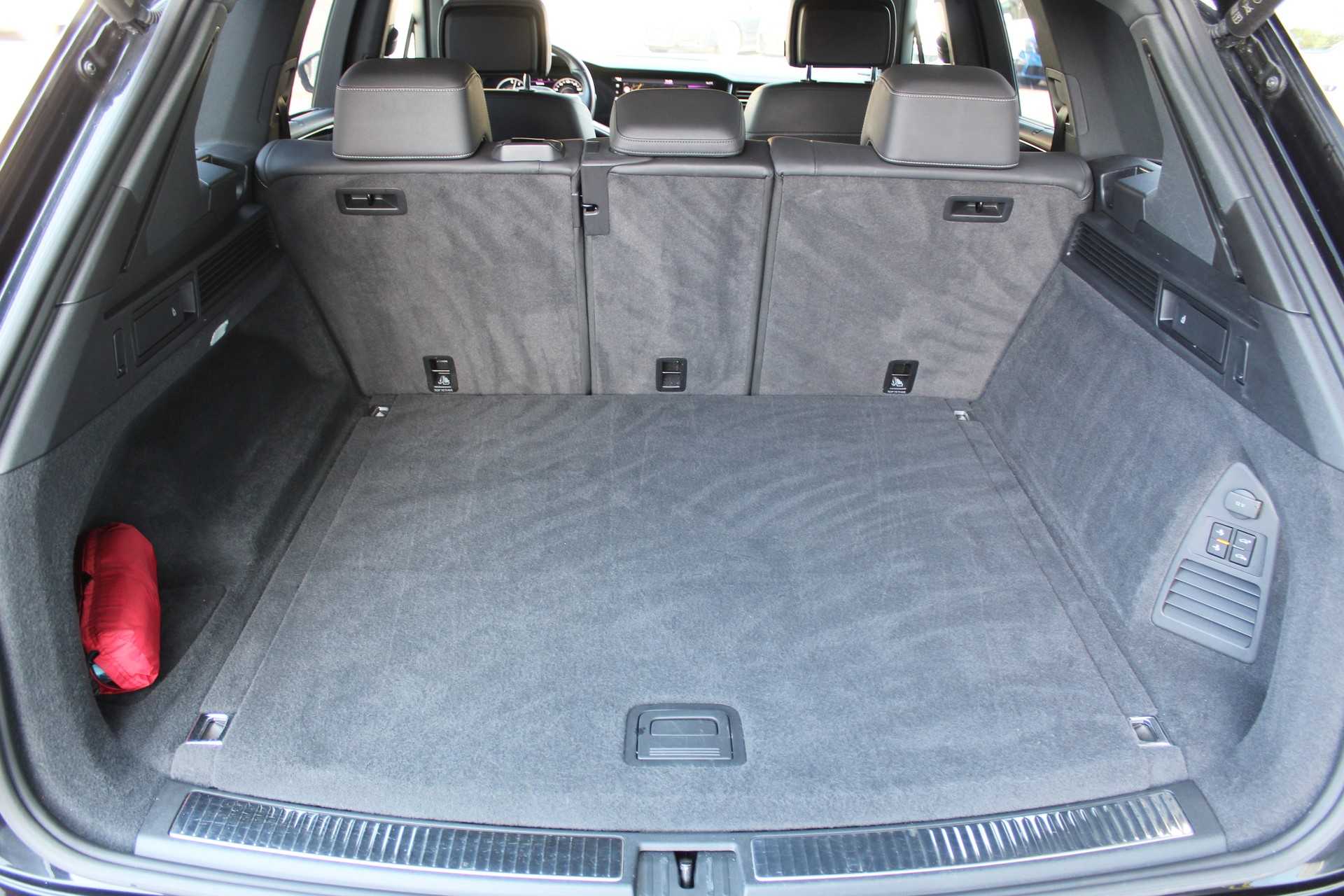 VW Touareg 3.0 TSI eHybrid R Tiptronic-image-17