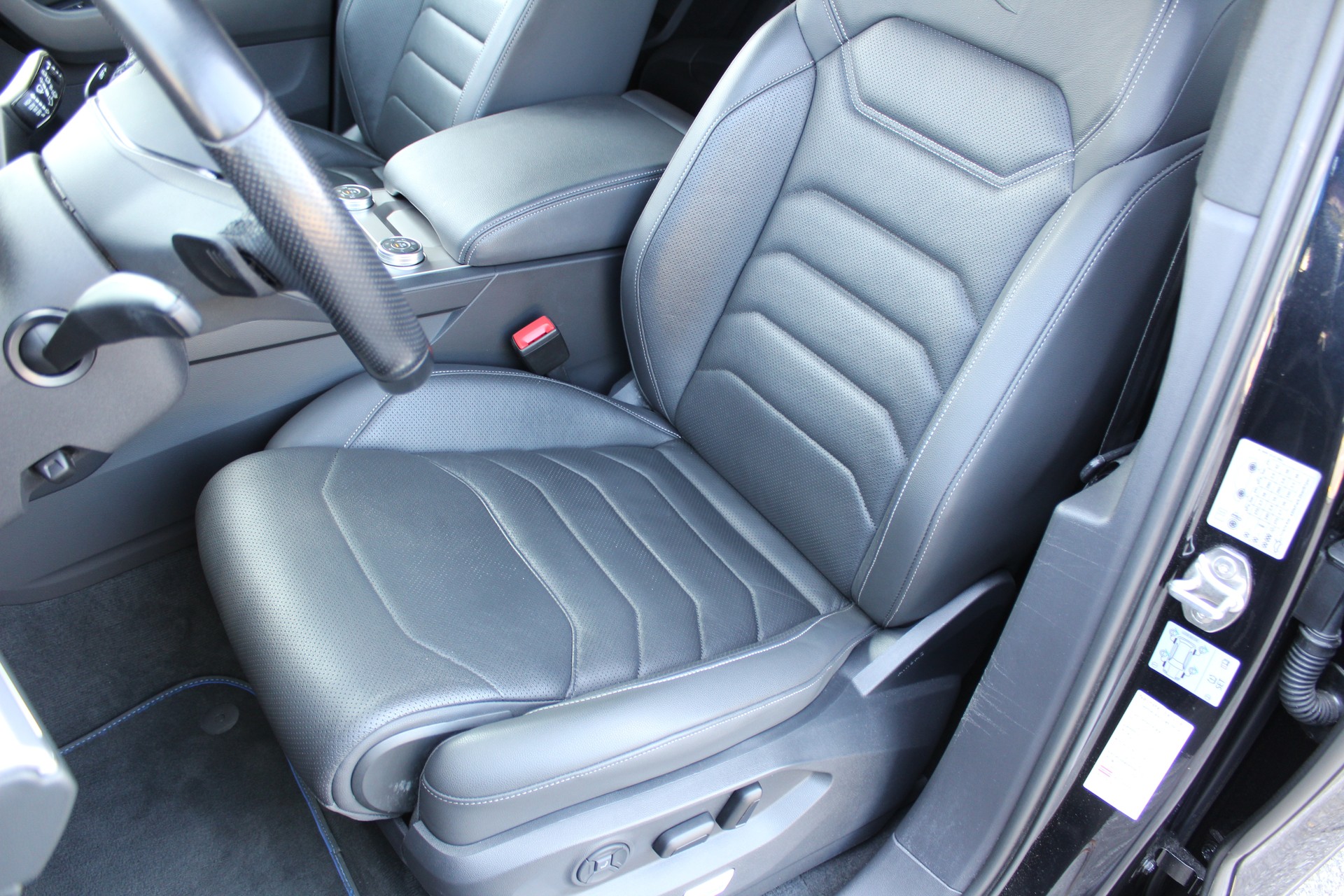 VW Touareg 3.0 TSI eHybrid R Tiptronic-image-10