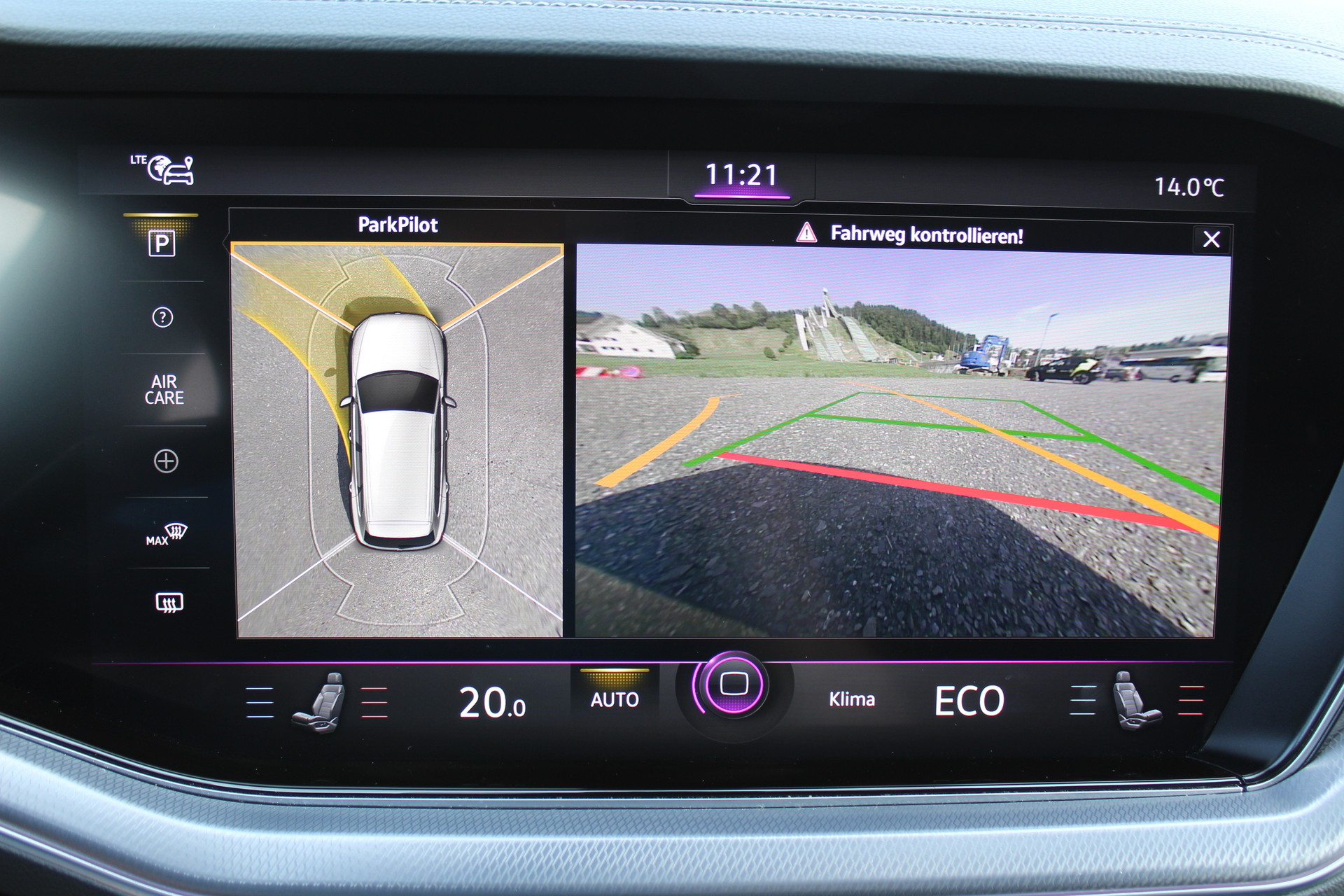 VW Touareg 3.0 TSI eHybrid R Tiptronic-image-24