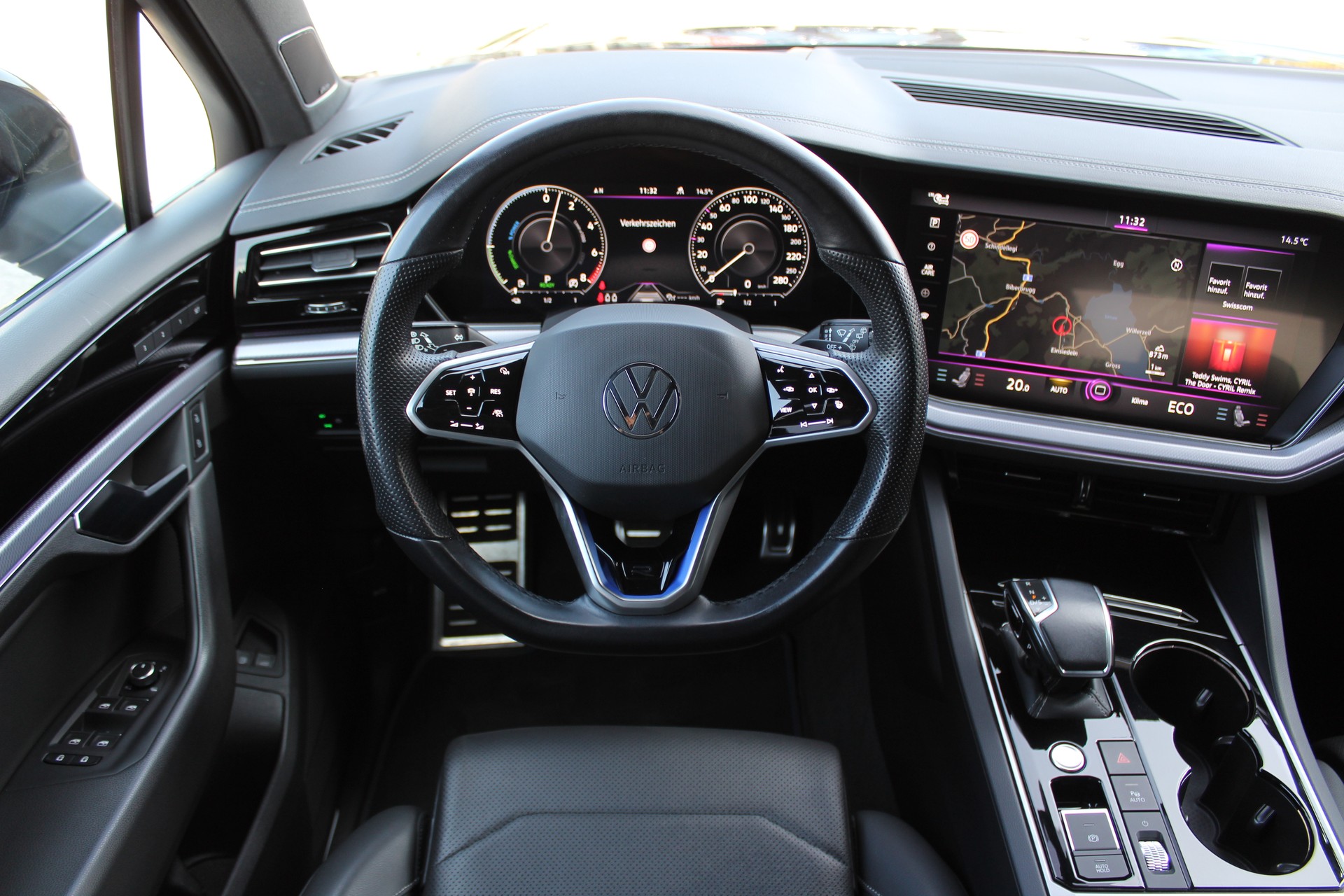 VW Touareg 3.0 TSI eHybrid R Tiptronic-image-11