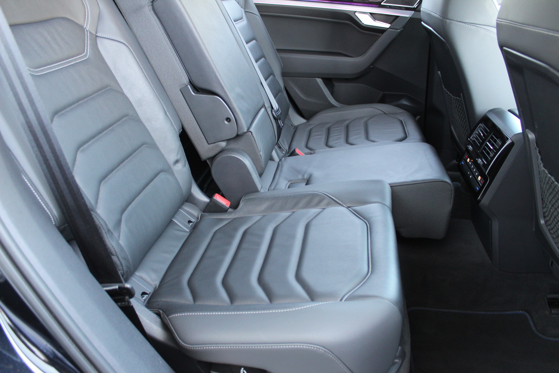 VW Touareg 3.0 TSI eHybrid R Tiptronic-image-14