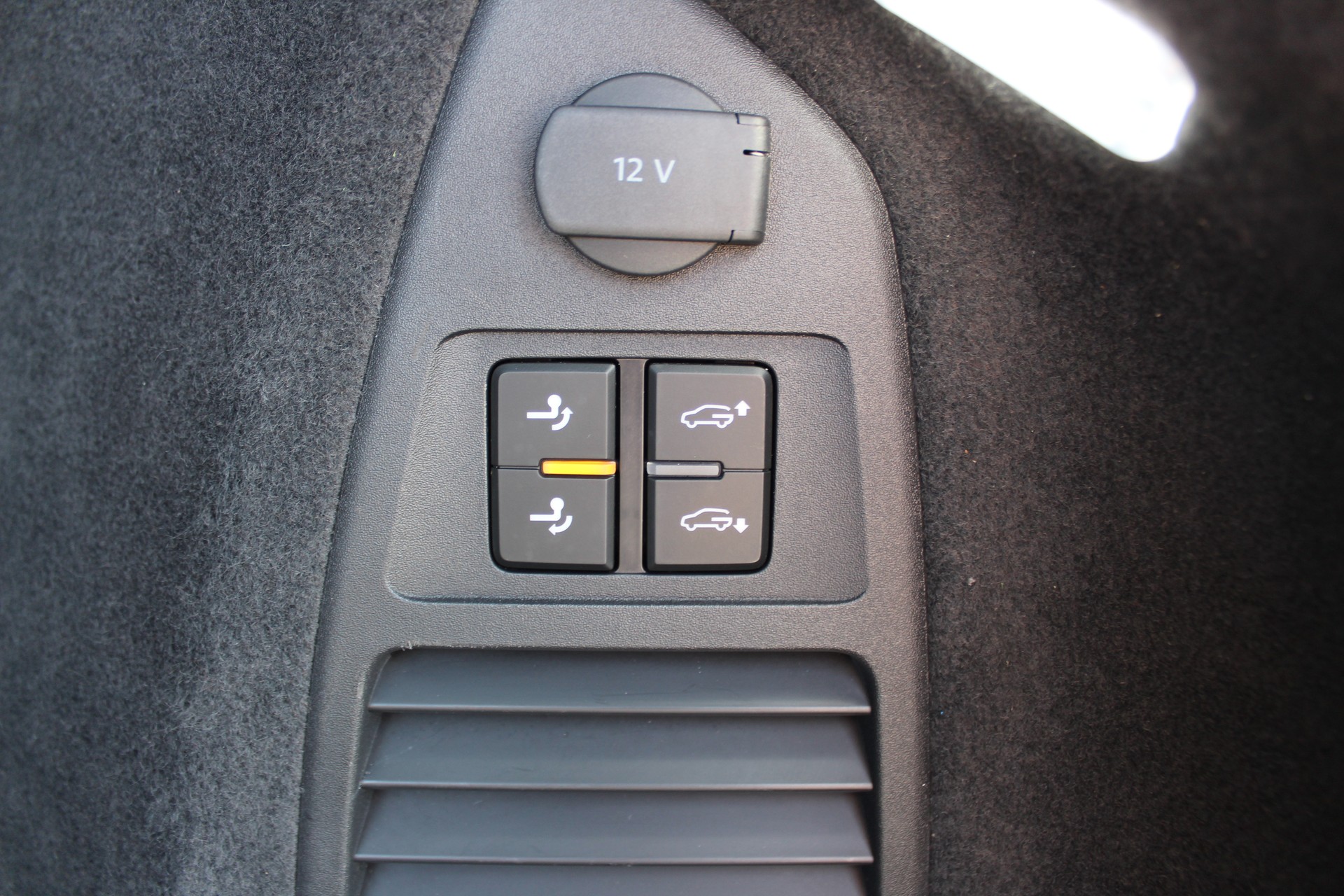 VW Touareg 3.0 TSI eHybrid R Tiptronic-image-23