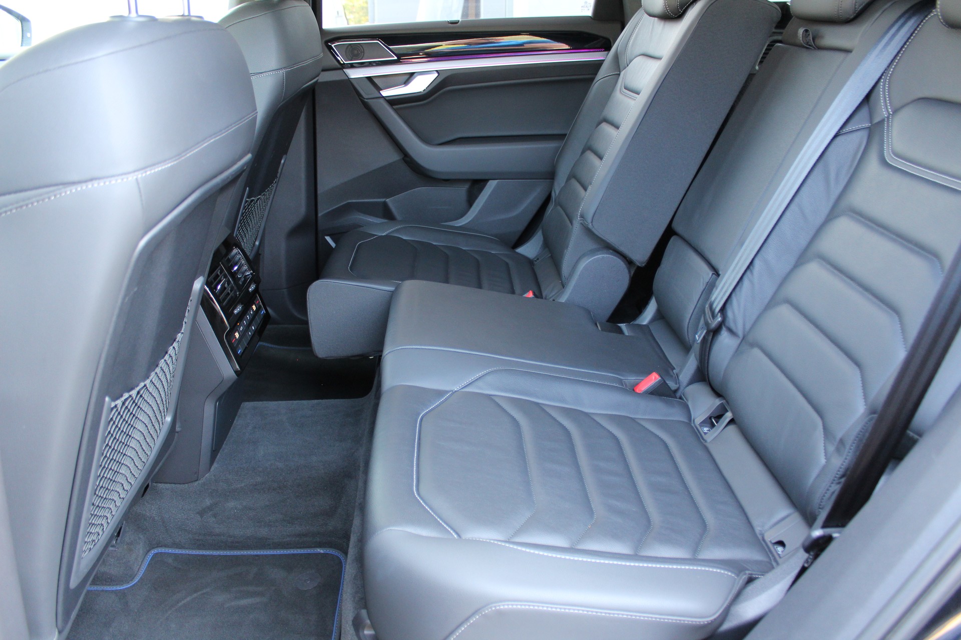 VW Touareg 3.0 TSI eHybrid R Tiptronic-image-16