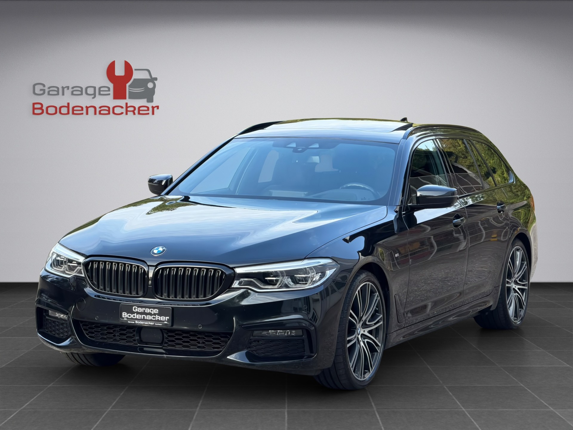 BMW 540i xDrive Touring Steptronic M Paket-showroom-element-1