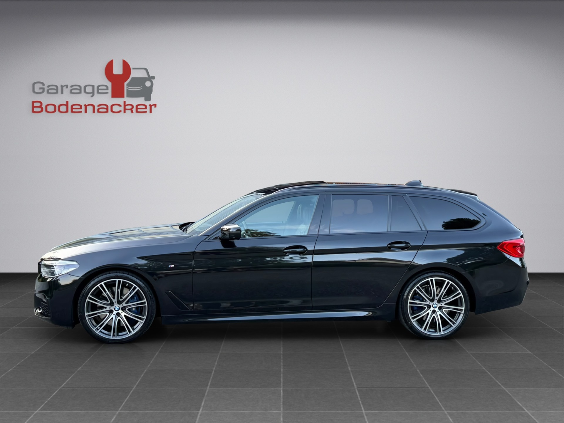 BMW 540i xDrive Touring Steptronic M Paket-showroom-element-2