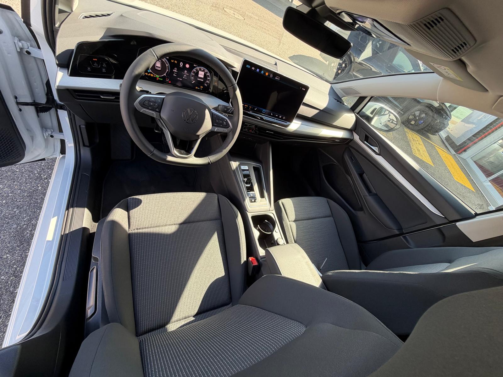 VW Golf 1.5 e TSI mHEV Value DSG-image-11