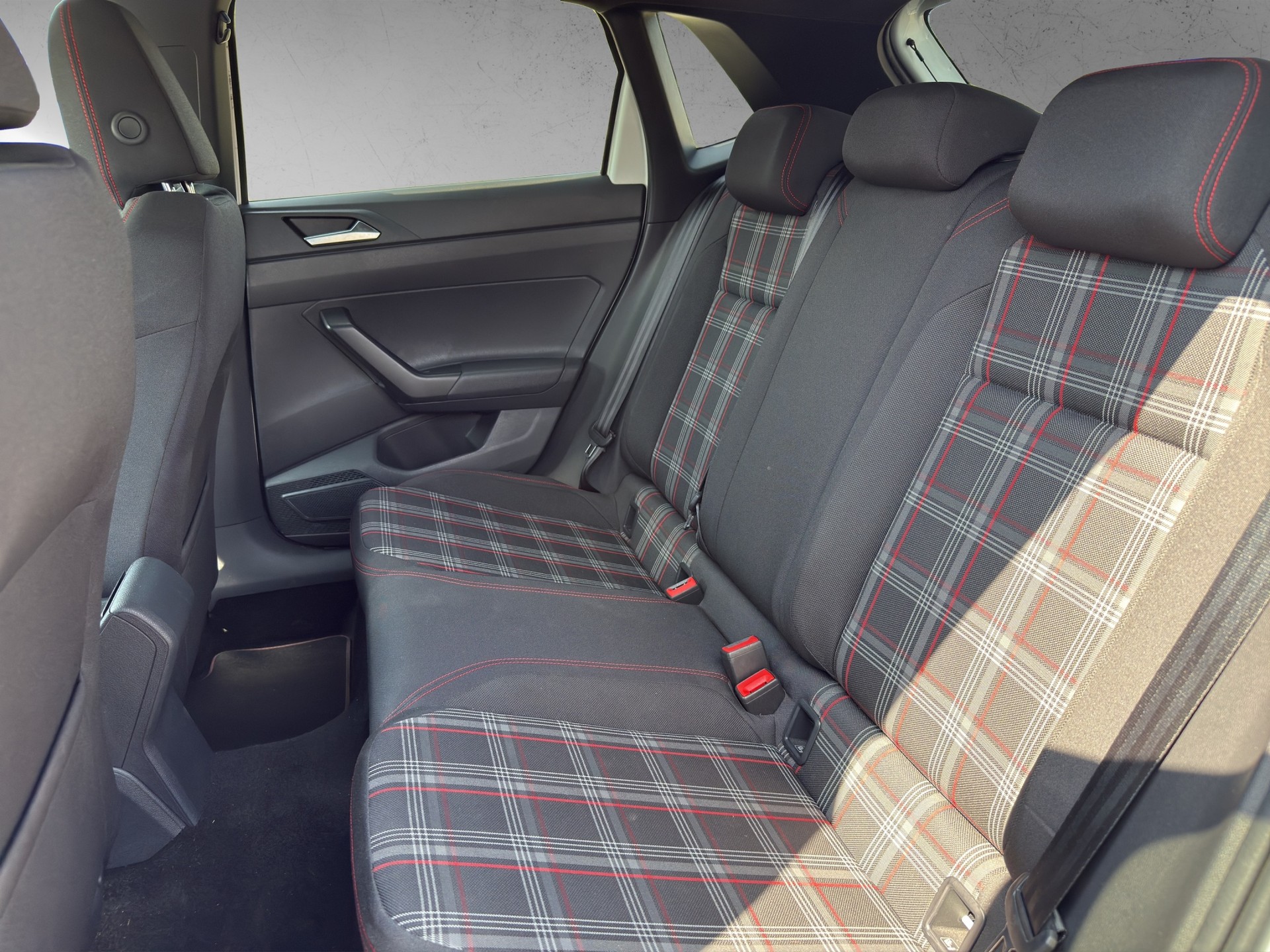 VW Polo 2.0 TSI GTI DSG-image-10