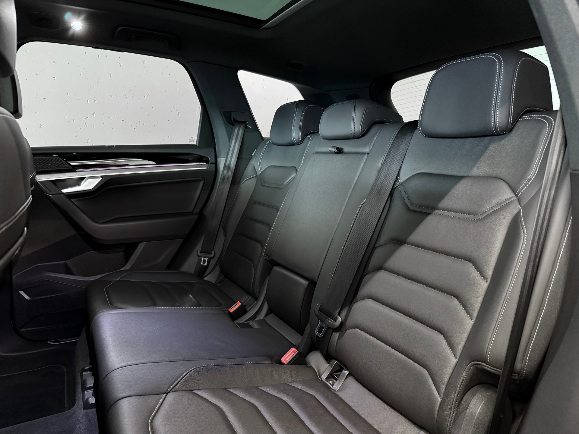 VW Touareg 3.0 TDI R-LINE | CH-FZG | INFRAROT-KAMERA | AHK | STANDHEIZUNG | MASSAGESITZE-image-13