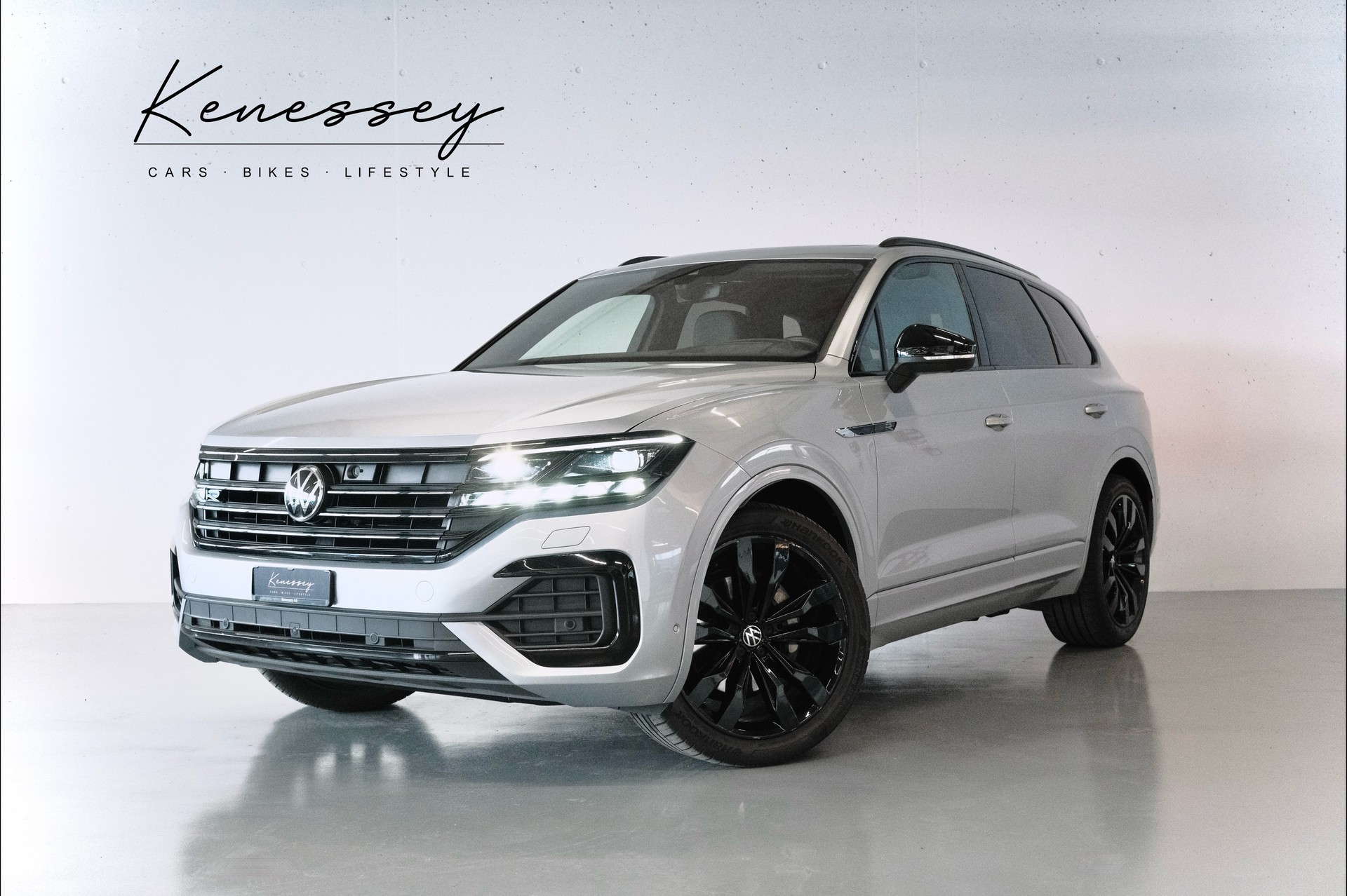 VW Touareg 3.0 TDI R-LINE | CH-FZG | INFRAROT-KAMERA | AHK | STANDHEIZUNG | MASSAGESITZE-image-0