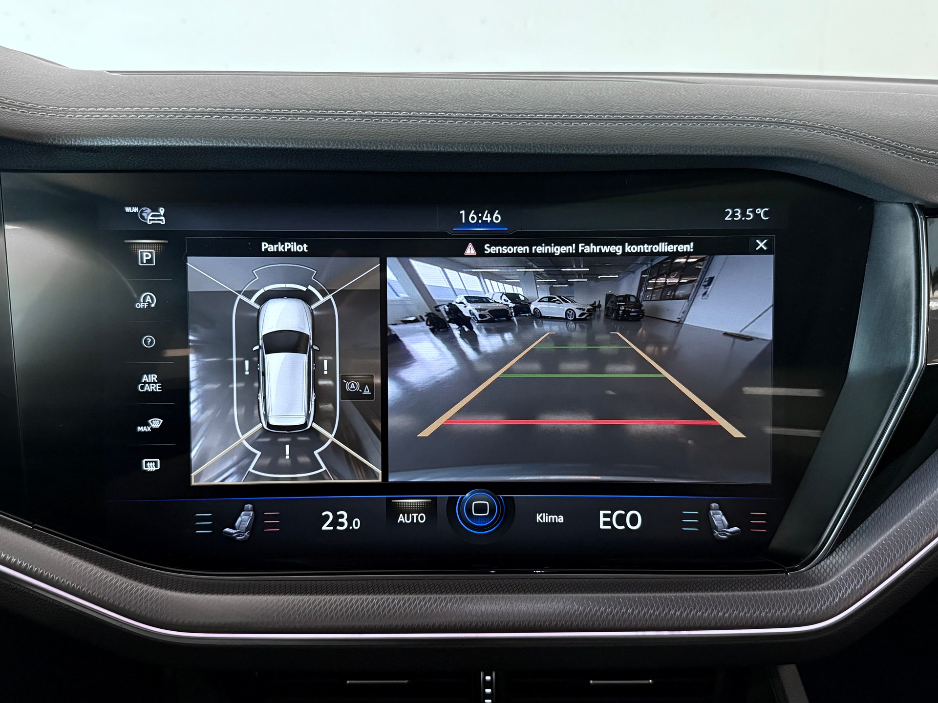 VW Touareg 3.0 TDI R-LINE | CH-FZG | INFRAROT-KAMERA | AHK | STANDHEIZUNG | MASSAGESITZE-image-16