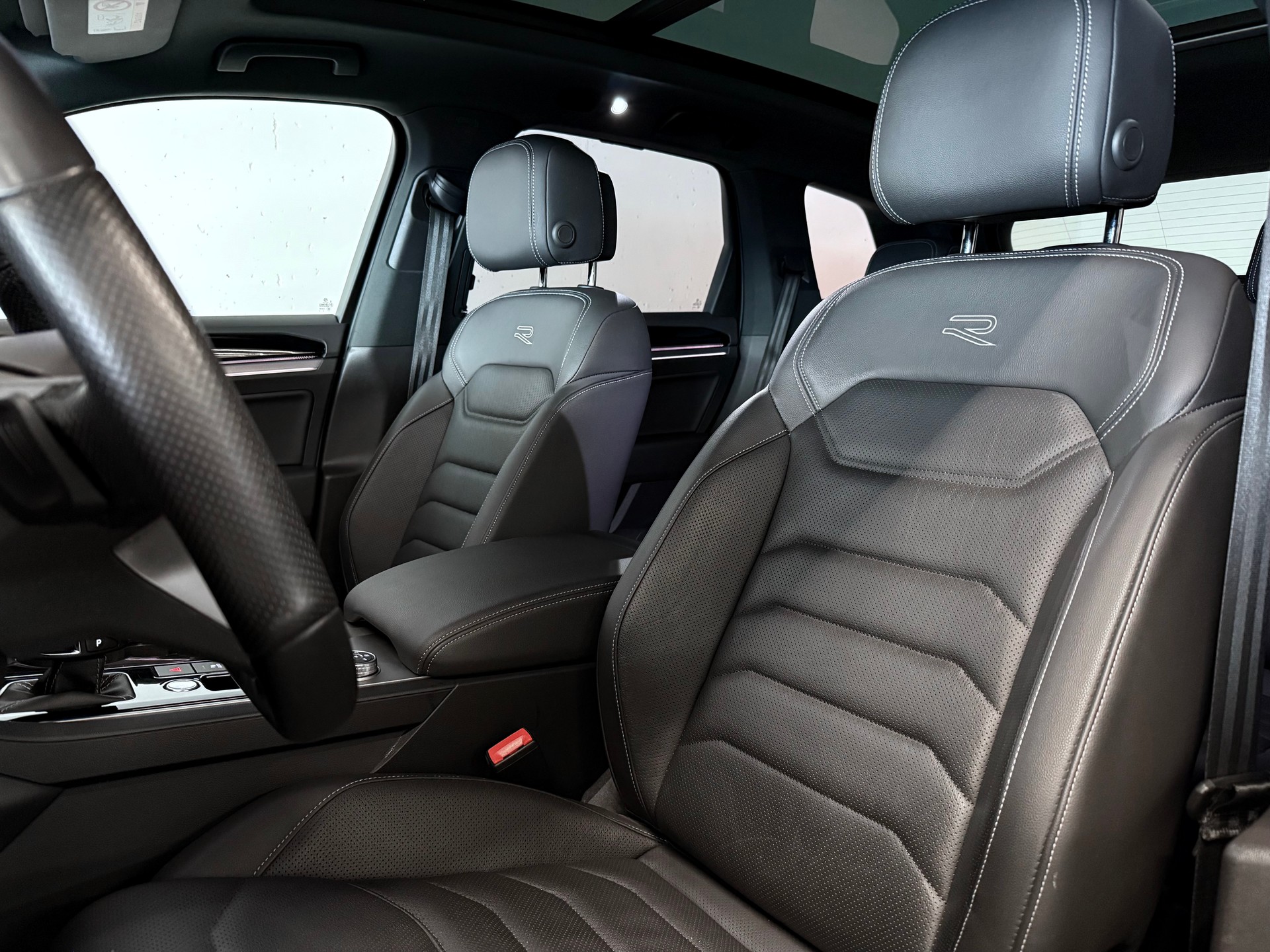 VW Touareg 3.0 TDI R-LINE | CH-FZG | INFRAROT-KAMERA | AHK | STANDHEIZUNG | MASSAGESITZE-image-11