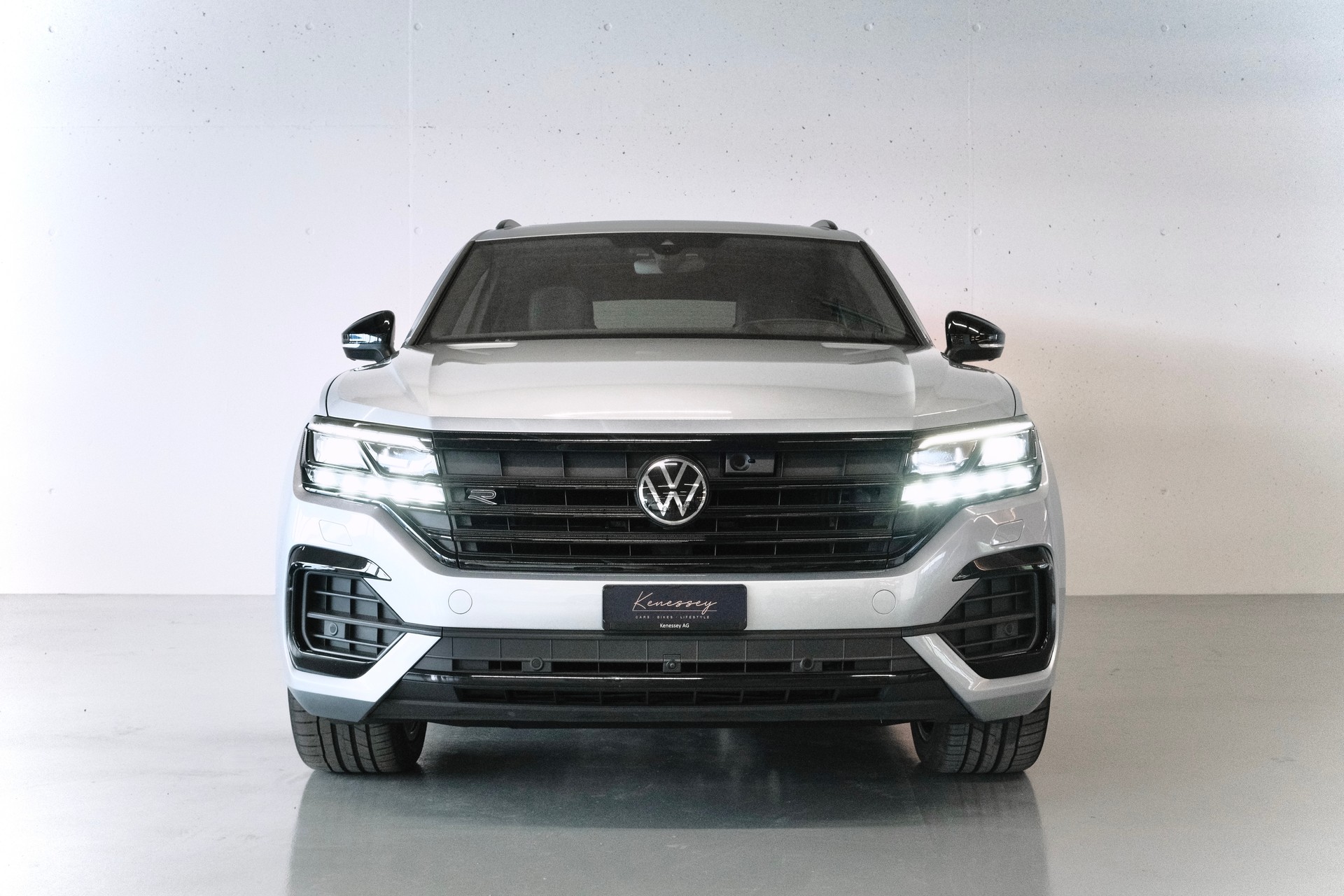 VW Touareg 3.0 TDI R-LINE | CH-FZG | INFRAROT-KAMERA | AHK | STANDHEIZUNG | MASSAGESITZE-image-5