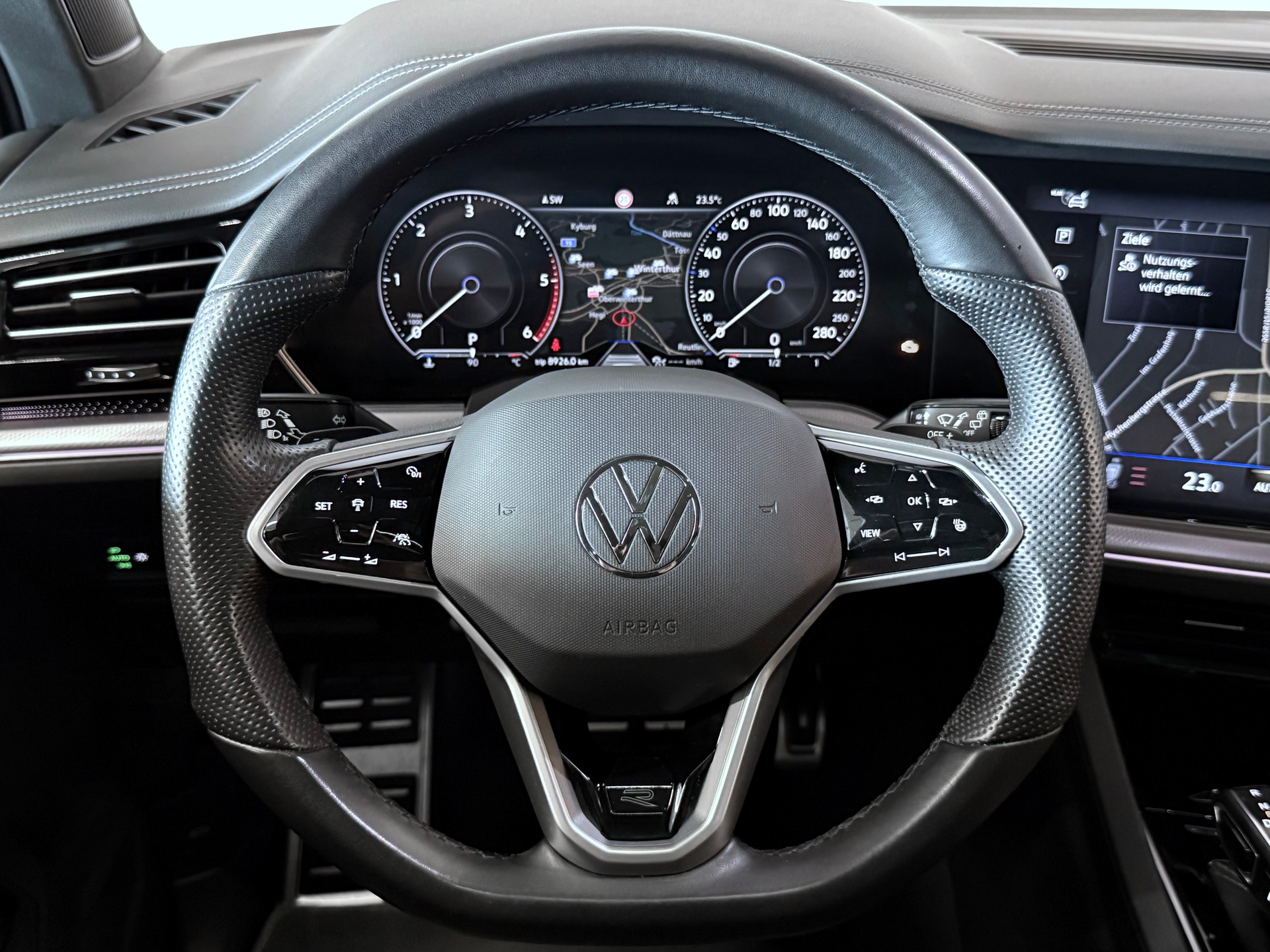 VW Touareg 3.0 TDI R-LINE | CH-FZG | INFRAROT-KAMERA | AHK | STANDHEIZUNG | MASSAGESITZE-image-8