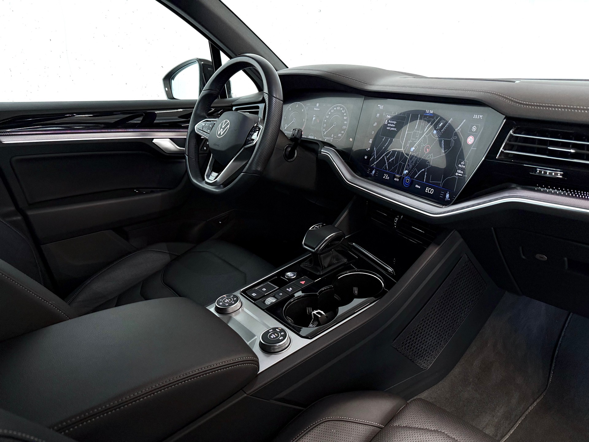 VW Touareg 3.0 TDI R-LINE | CH-FZG | INFRAROT-KAMERA | AHK | STANDHEIZUNG | MASSAGESITZE-image-9