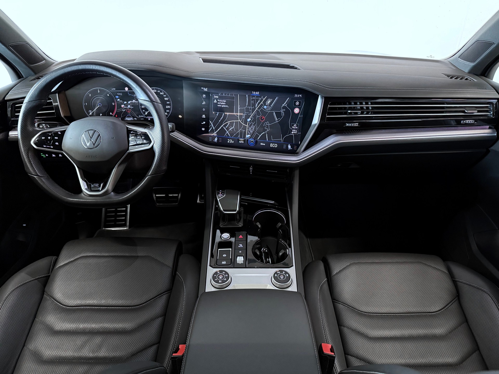 VW Touareg 3.0 TDI R-LINE | CH-FZG | INFRAROT-KAMERA | AHK | STANDHEIZUNG | MASSAGESITZE-image-7