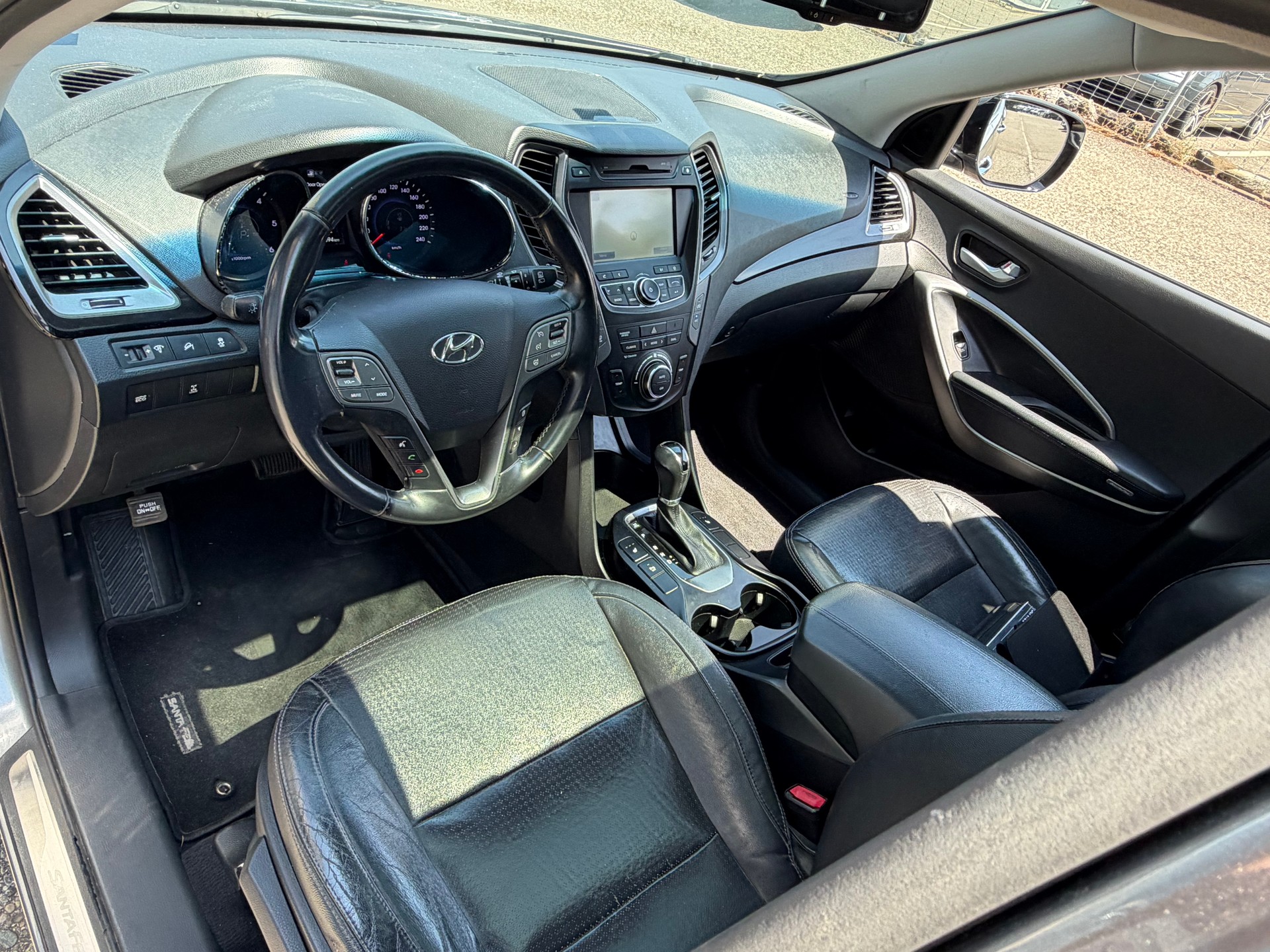 HYUNDAI Santa Fe 2.2 CRDI Premium 4WD Automatic-image-5