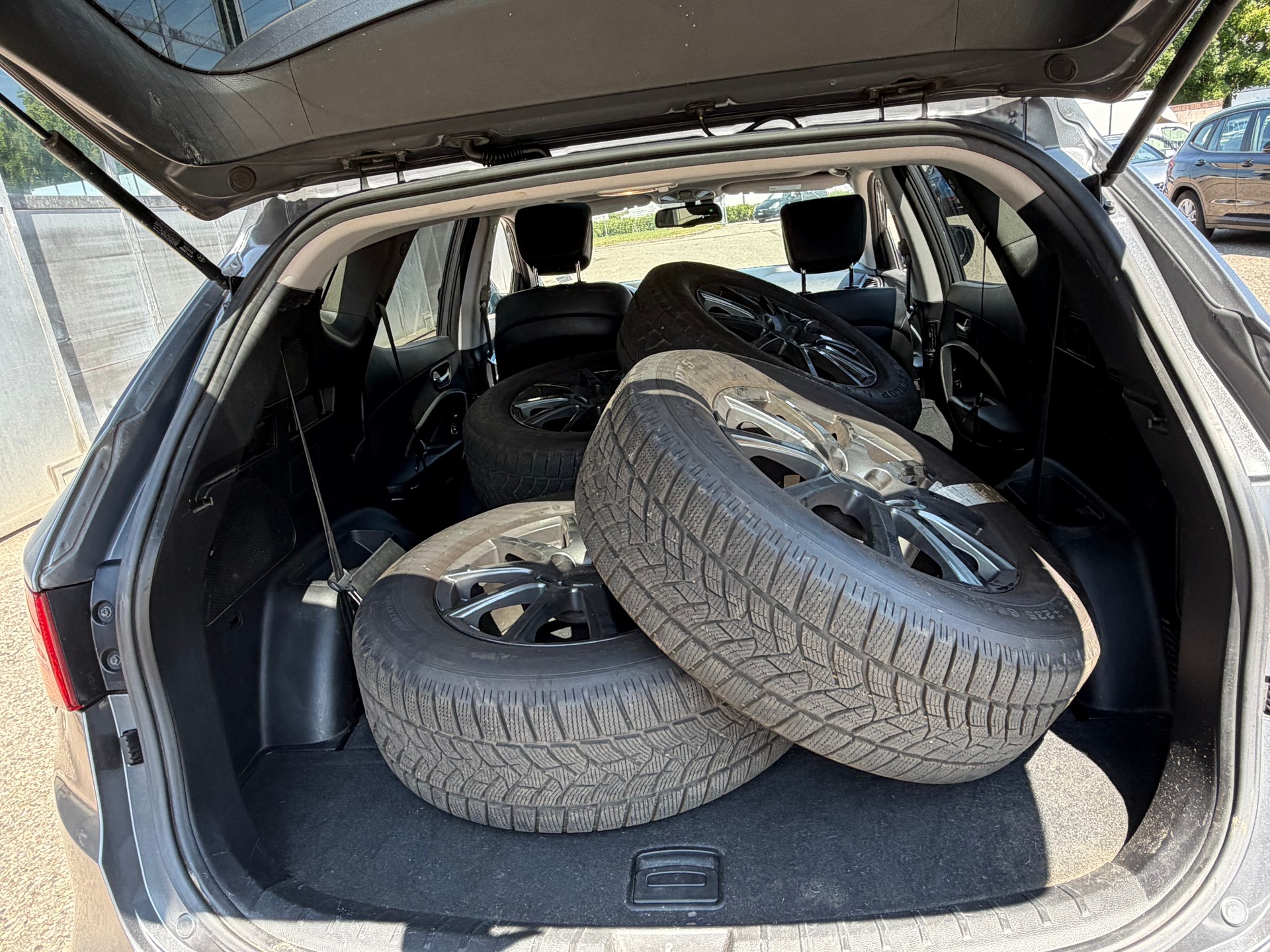 HYUNDAI Santa Fe 2.2 CRDI Premium 4WD Automatic-image-8